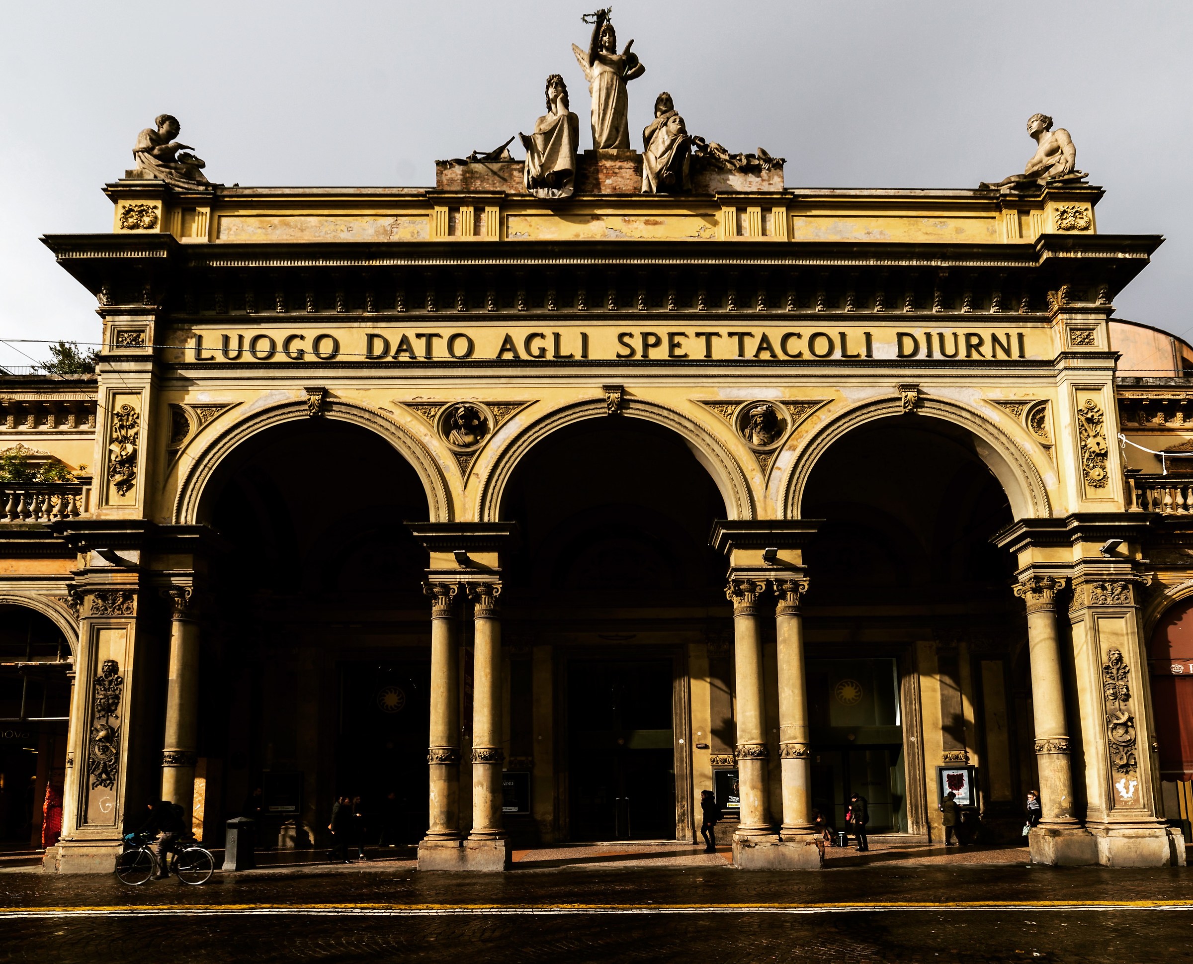 Luogo dato agli spettacoli diurni