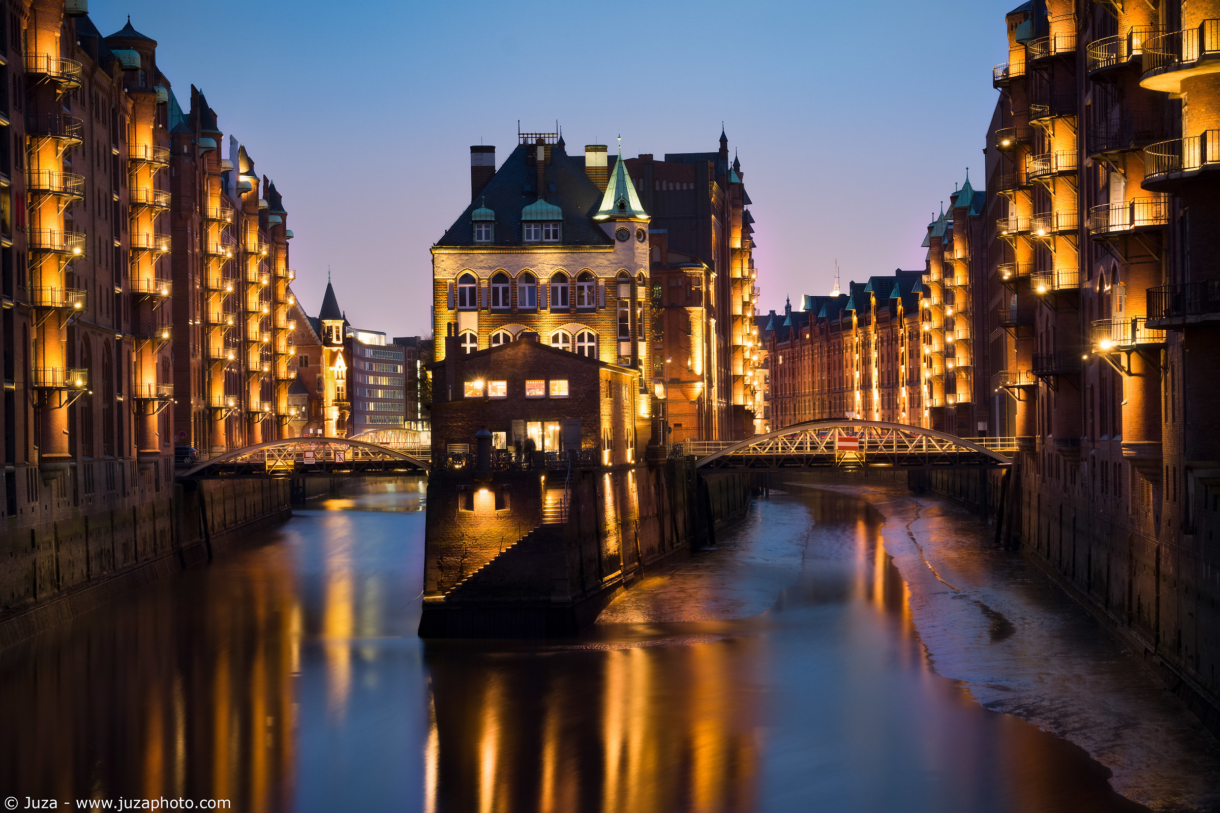 Classic Hamburg (Wasserschloss Hafencity)