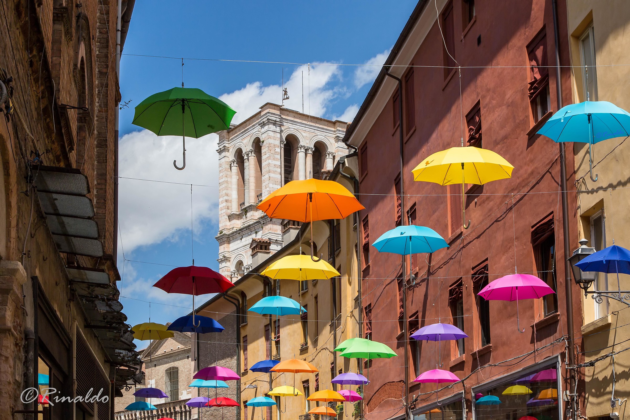 Ferrara, a city in color