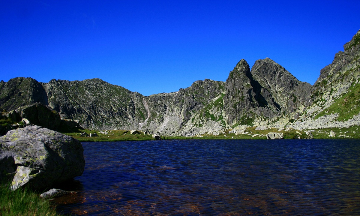 Hanging lake in Cut National Park, Romania