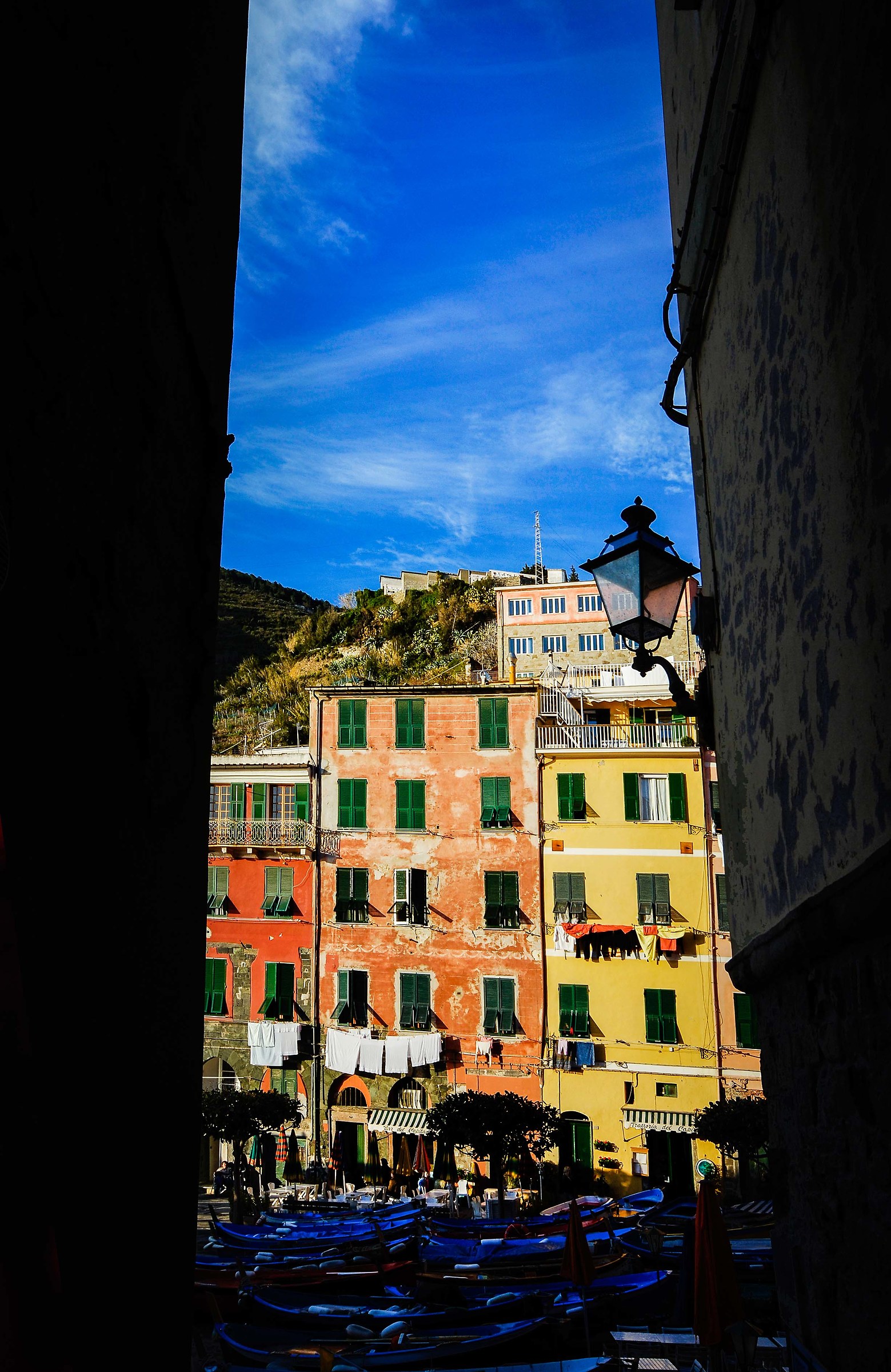 GLIMPSE VERNAZZA