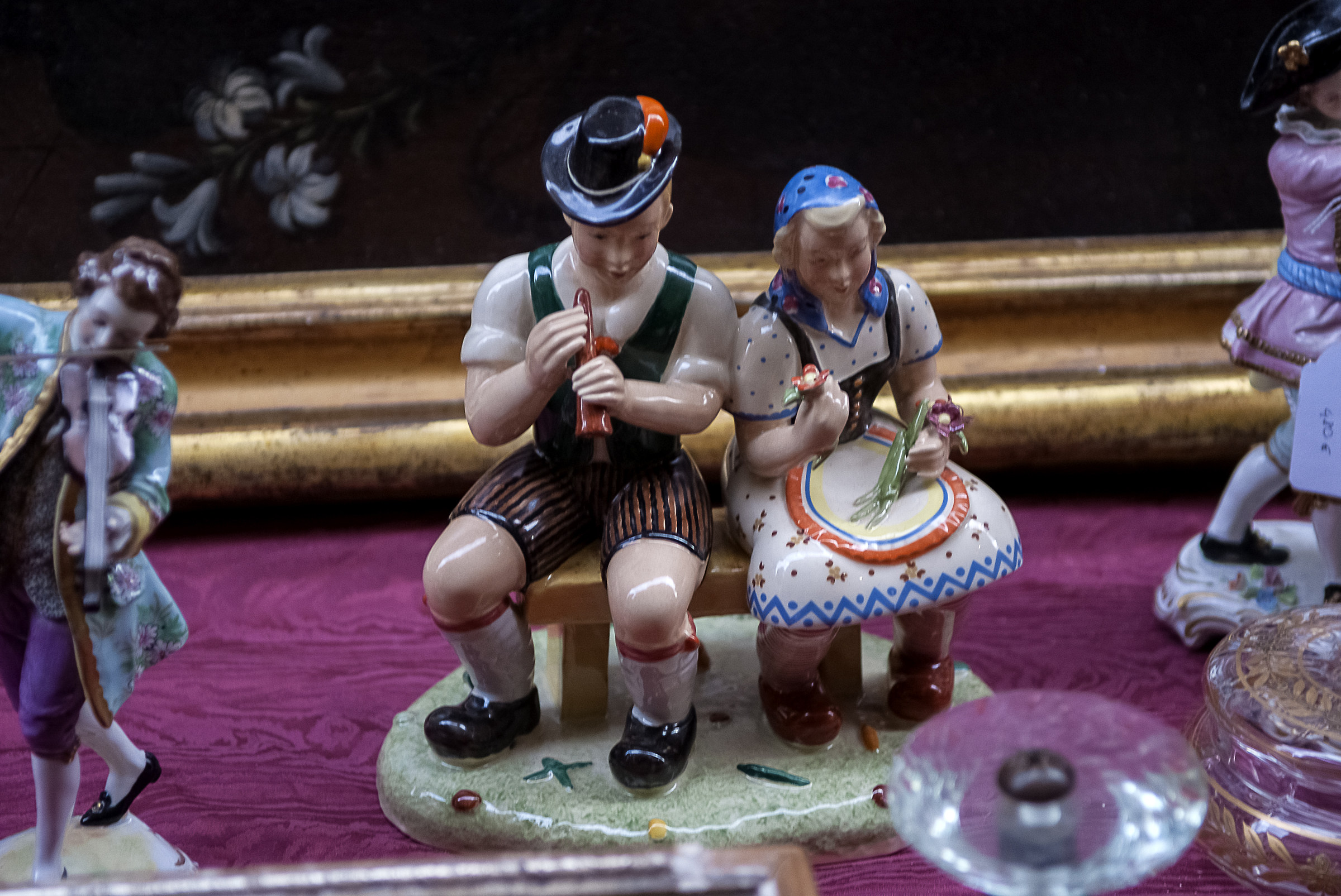 STATUETTES