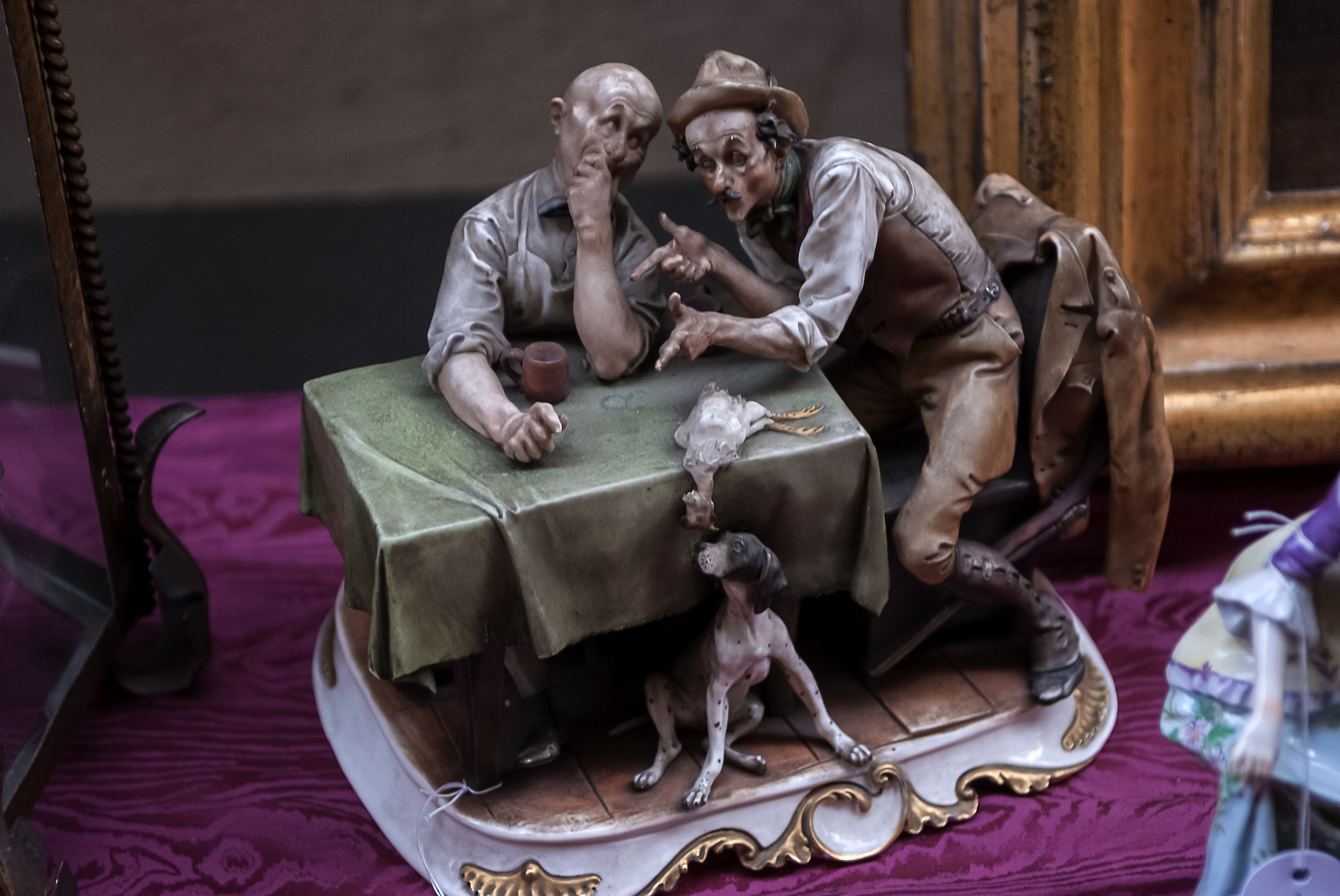 STATUETTES