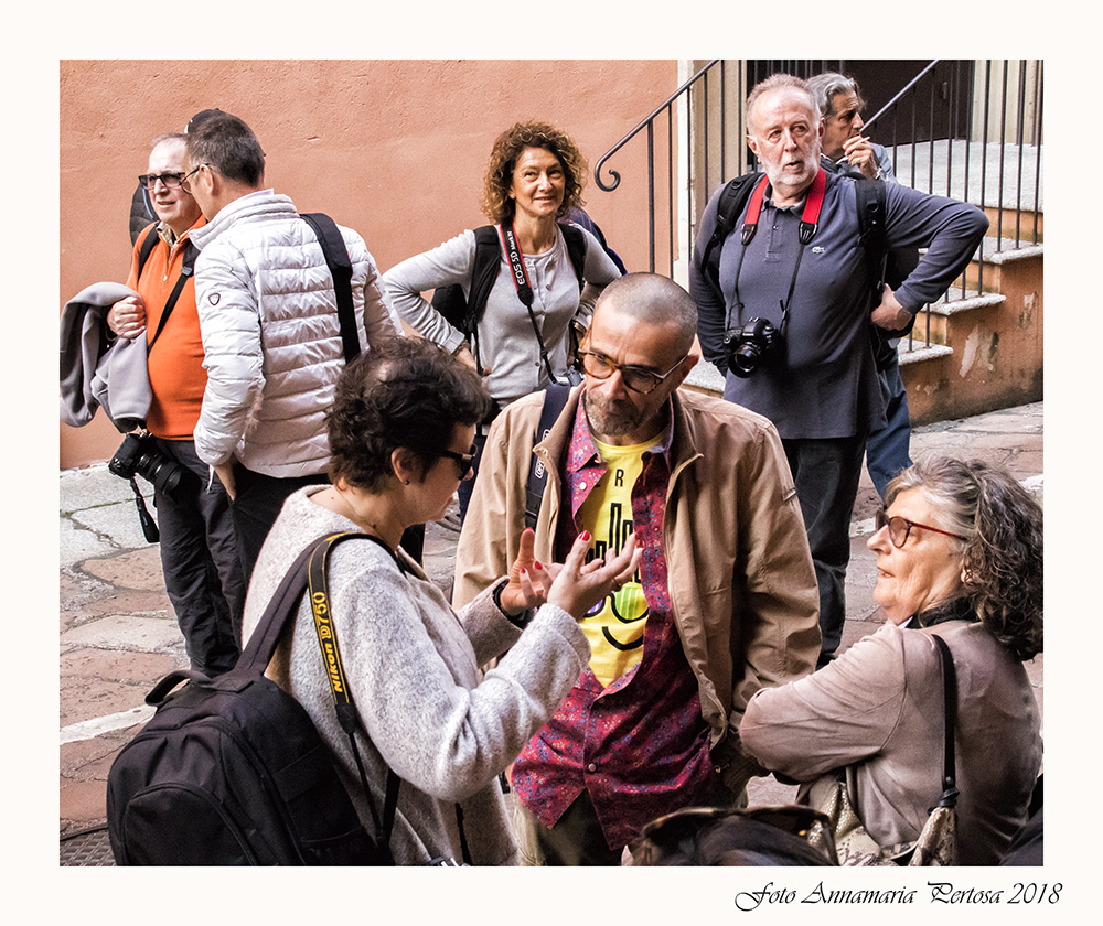 Sabato aspettando di entrare al Buca Manzoni