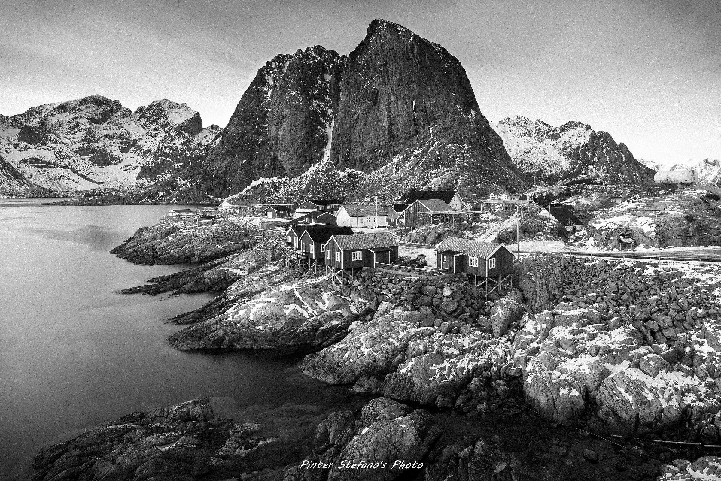 HAMNOY IN BIENCO AND BLACK