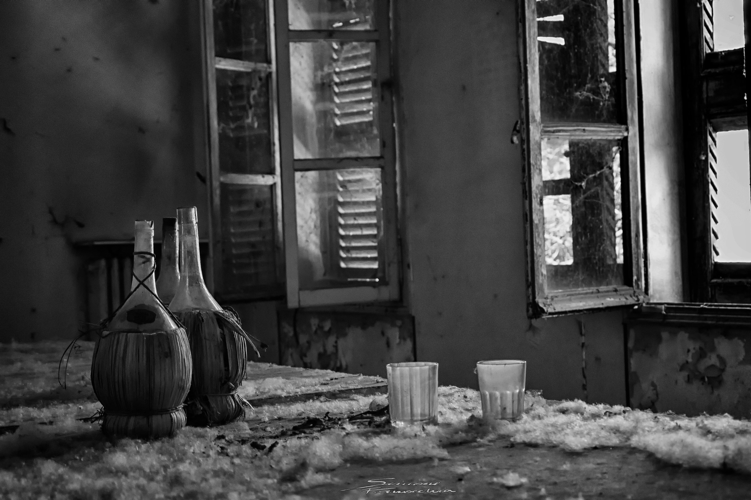 A glass of wine between old, very old, friends