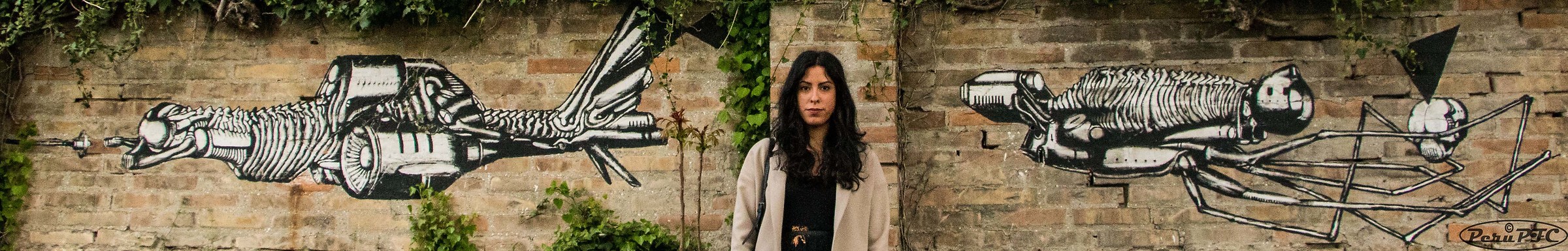 In posa tra i murales