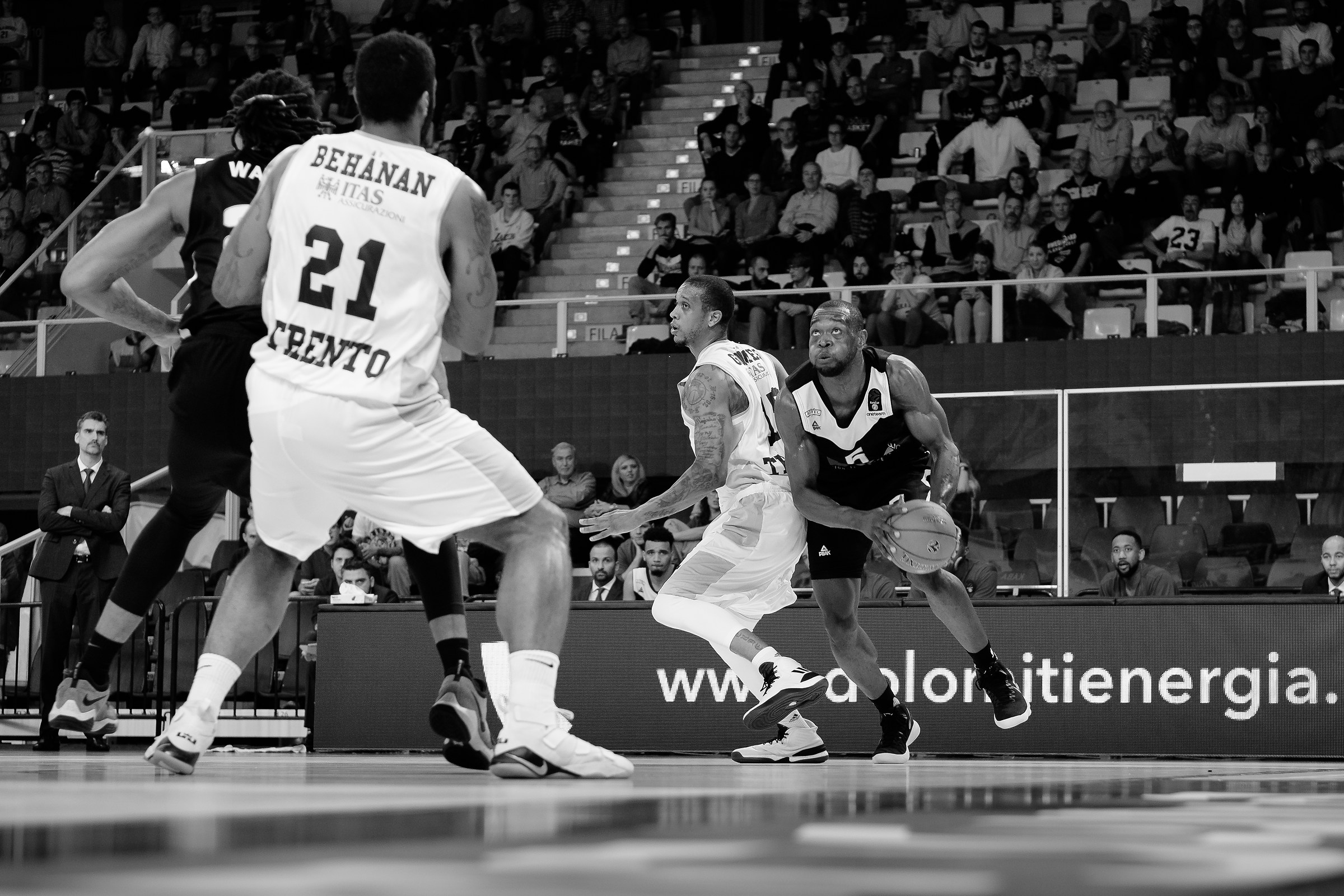 Scusa se ti dò le spalle