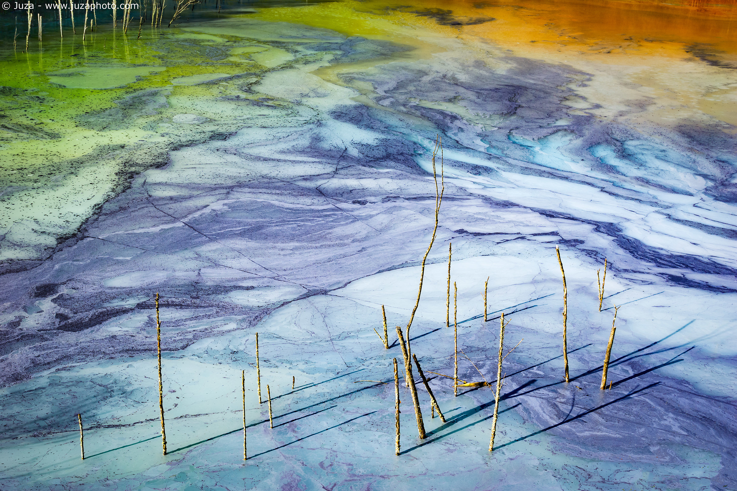 The multicolored Lake Geamana