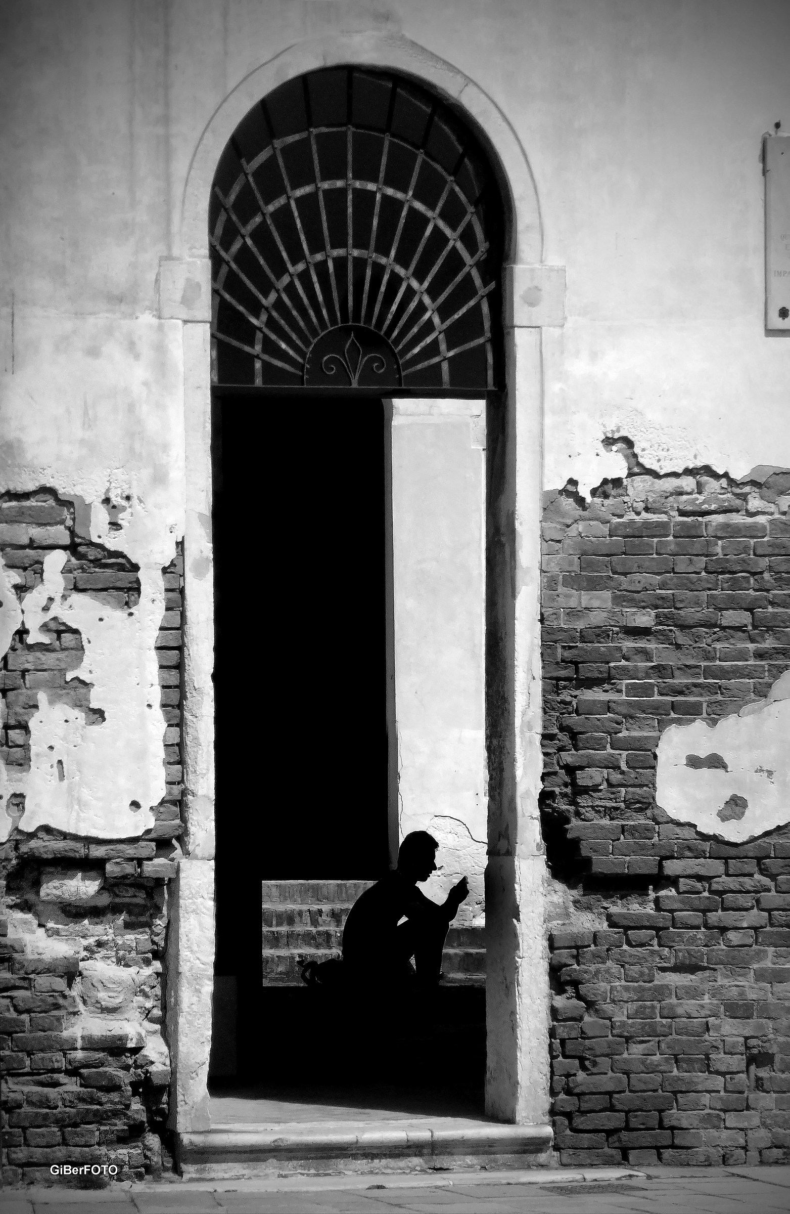 Dentro l'arco del Convento-Murano