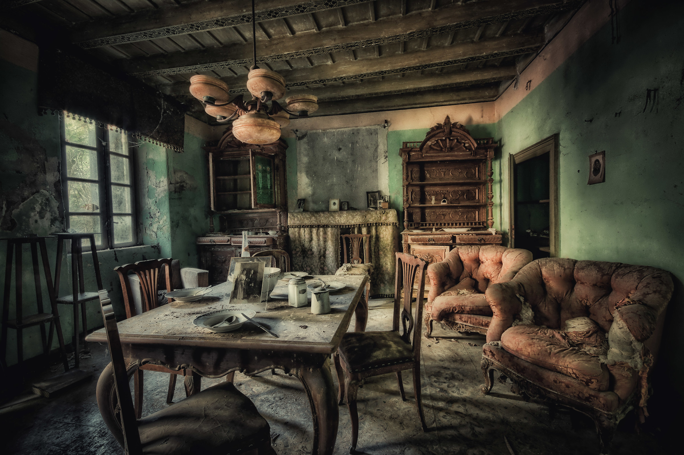 The dining room of the "Whisker" ...