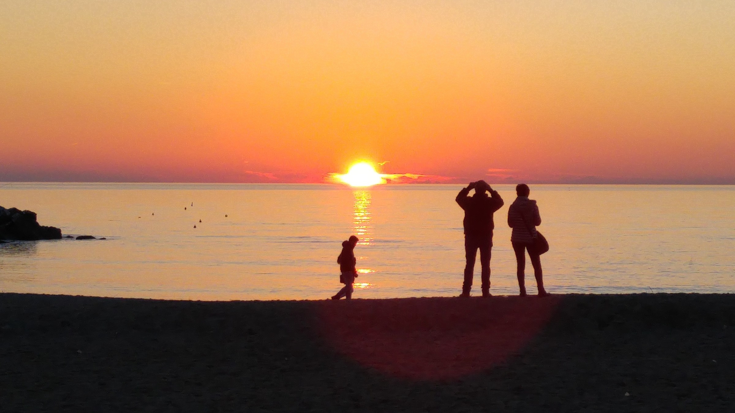 tramonto sul mare d'inverno