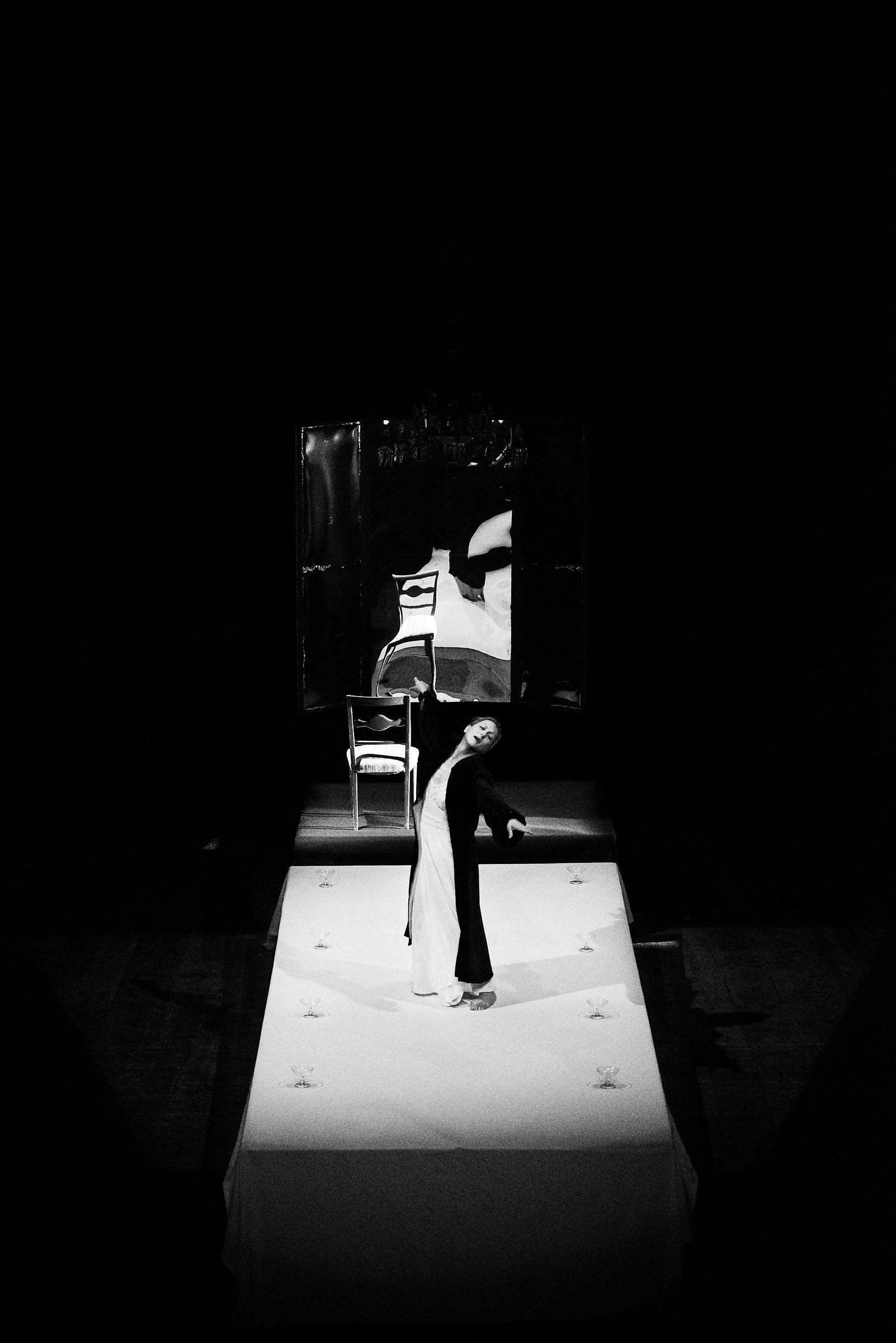 lights, shadows, actors .......