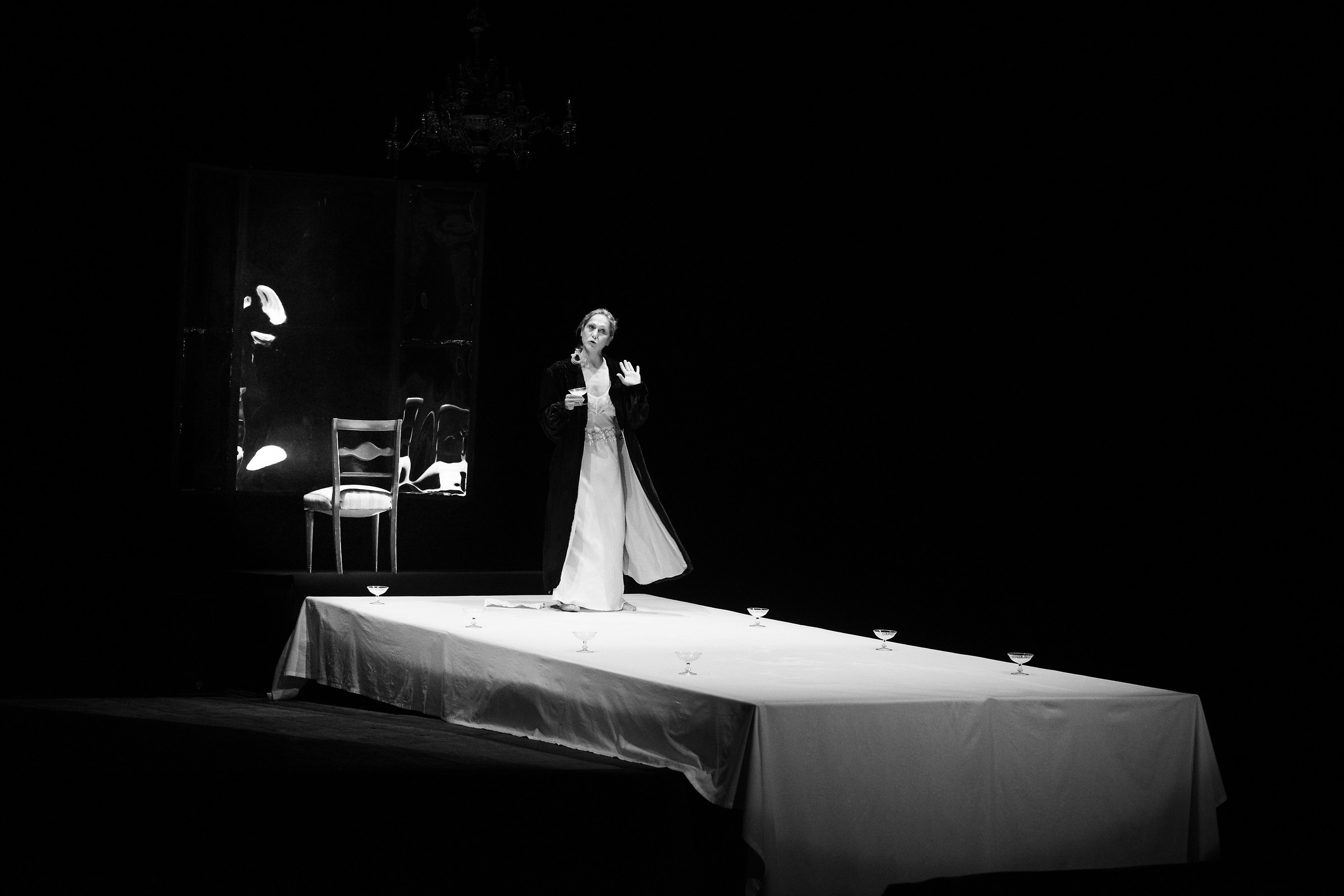 lights, shadows, actors .......