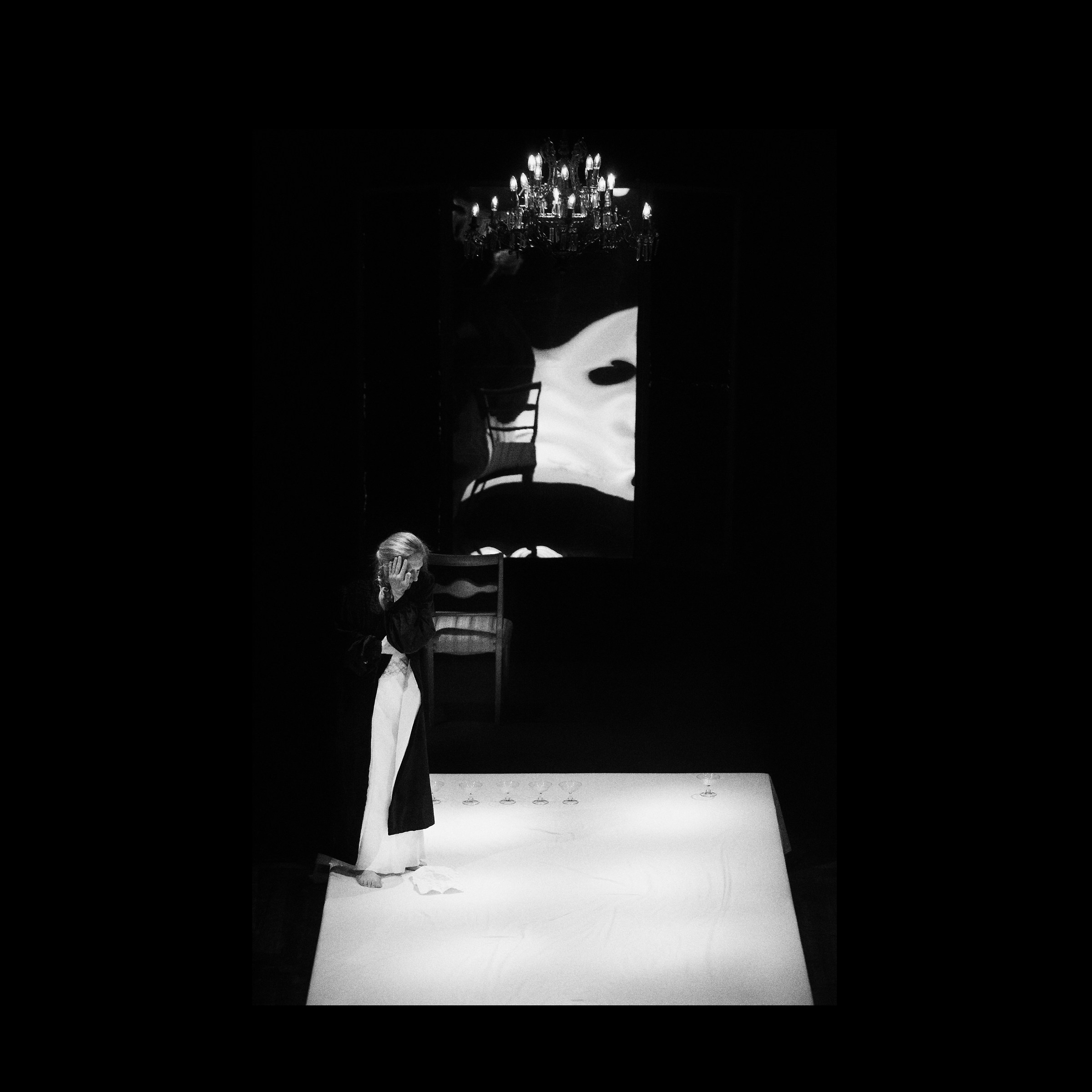 lights, shadows, actors .......