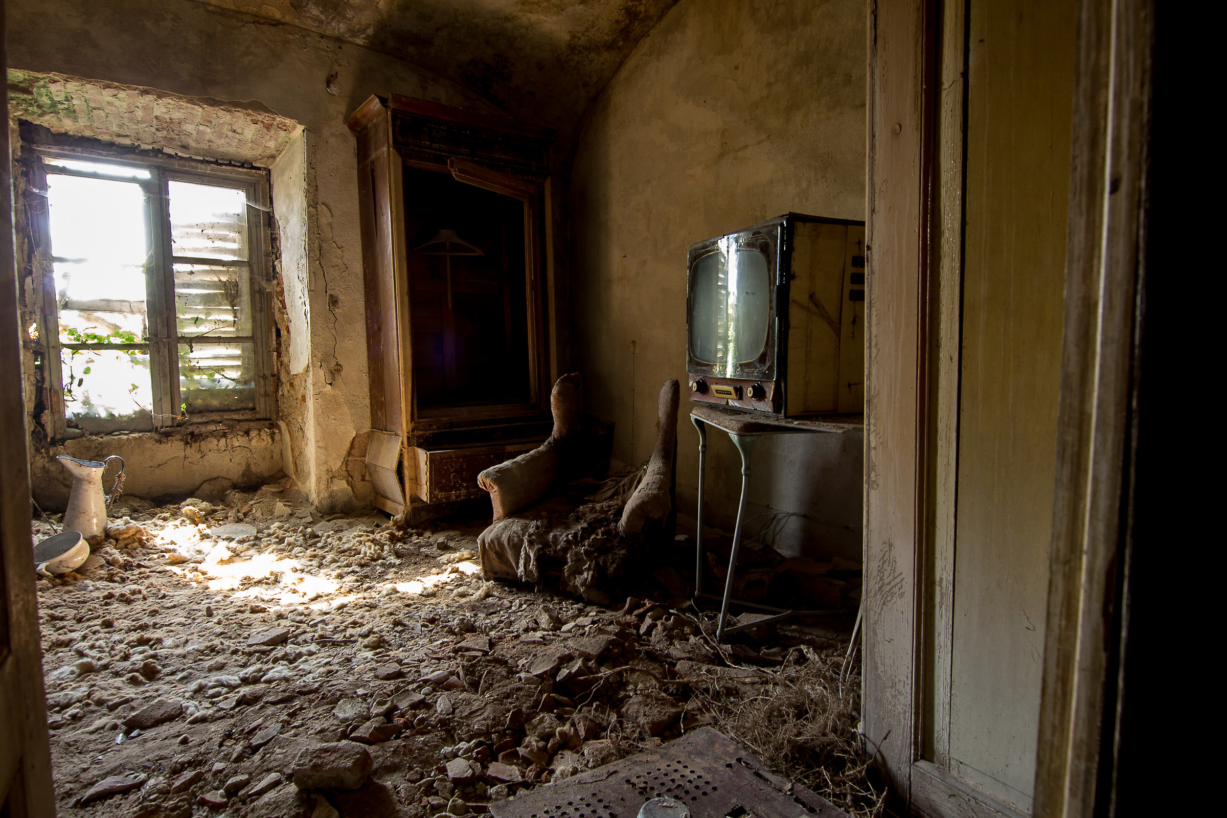 Tv turned off and old memories