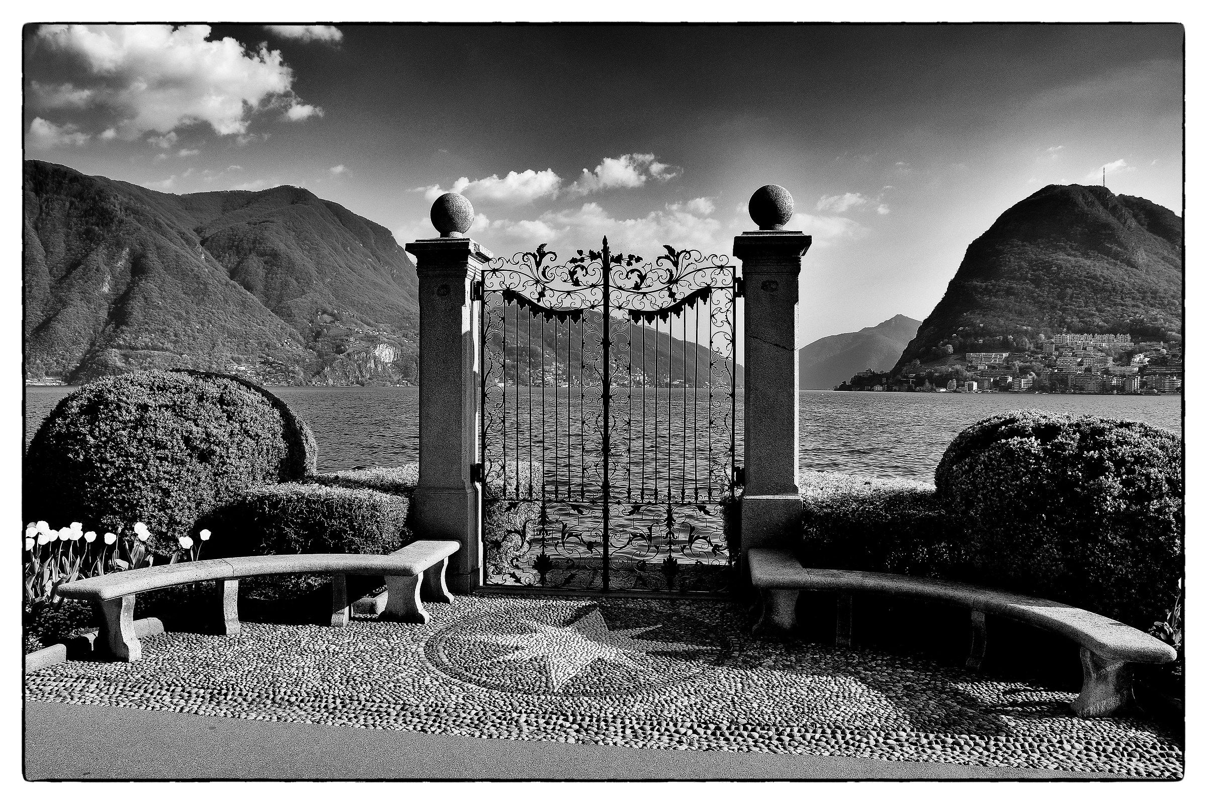 il cancello sul lago