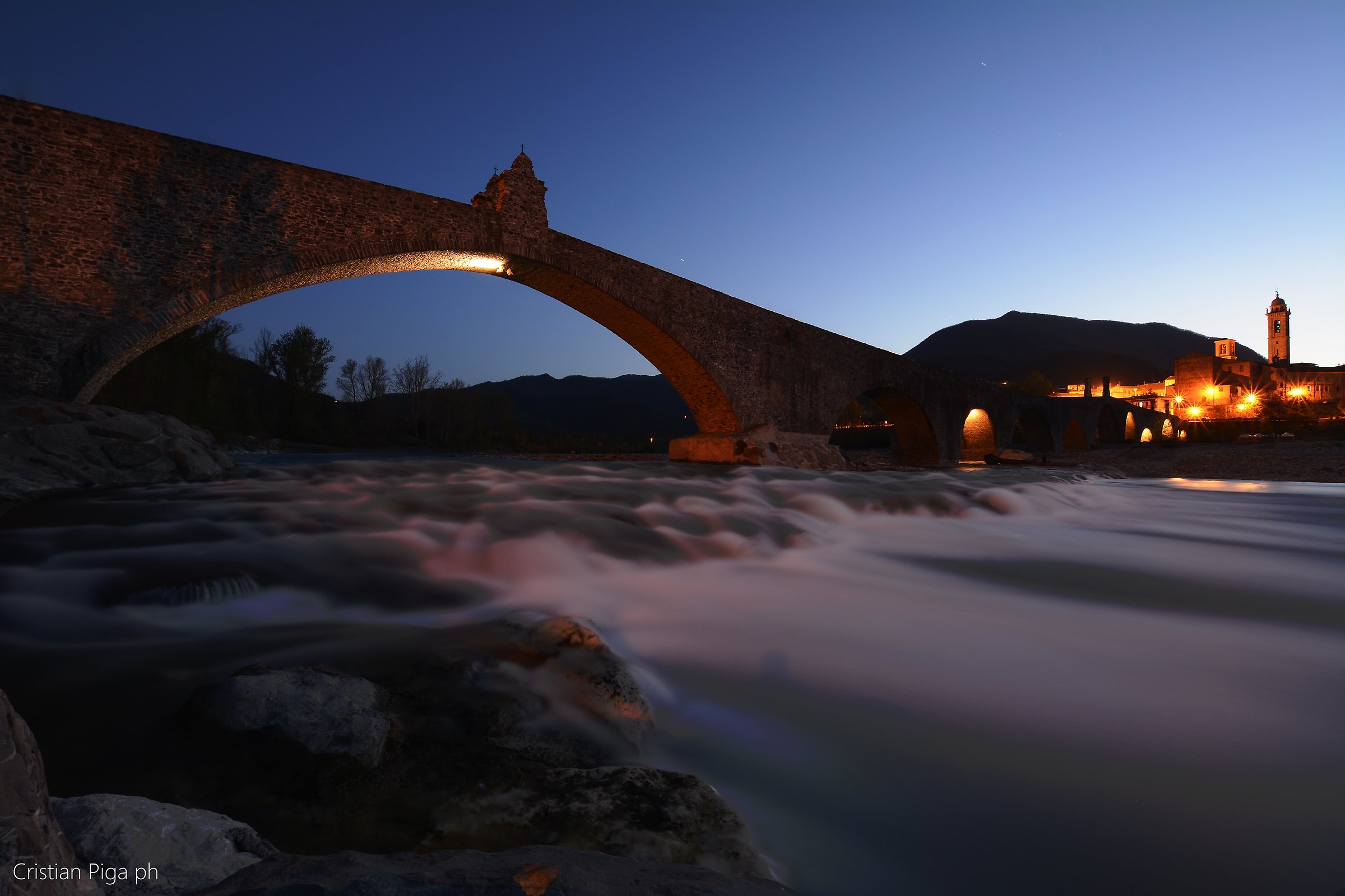 Bobbio at night