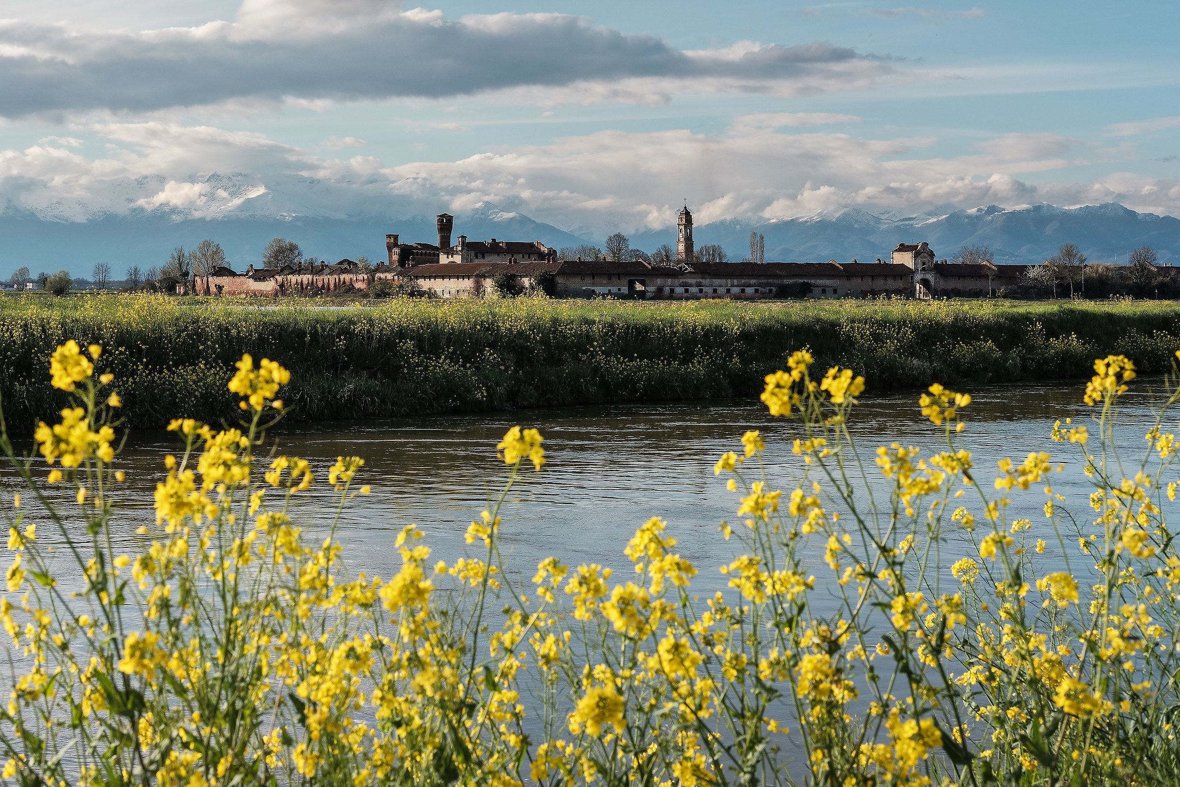 Canale Cavour a Vettignè. Primavera.