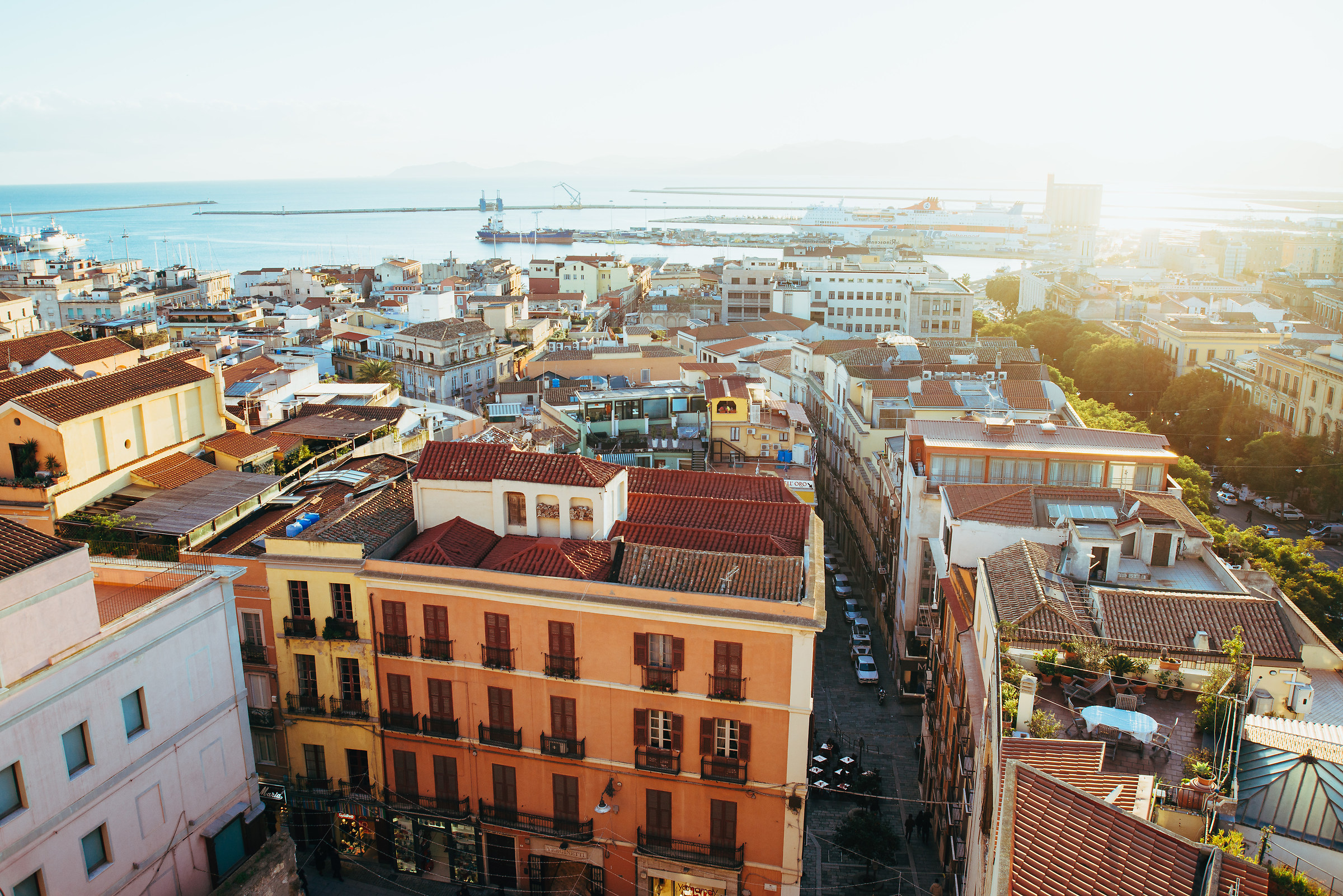Tramonto sul porto di Cagliari