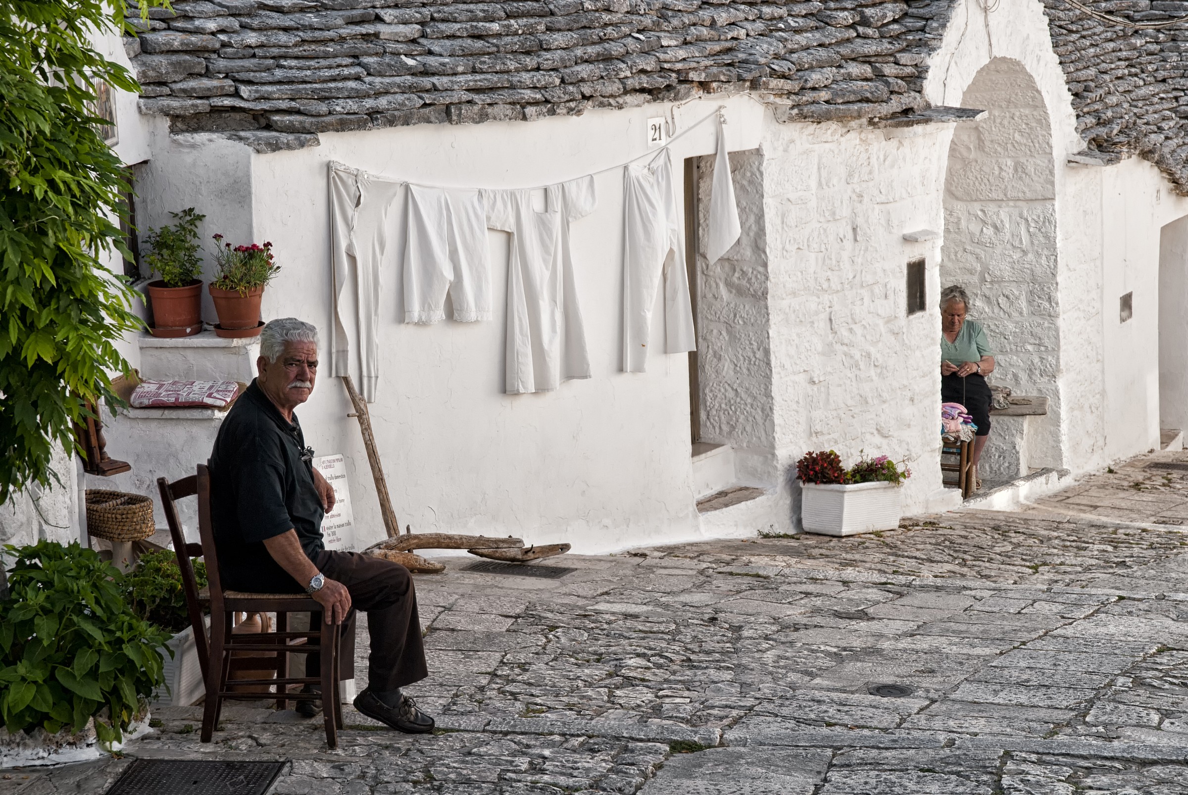 Aspettando l'ora di cena ad Alberobello.