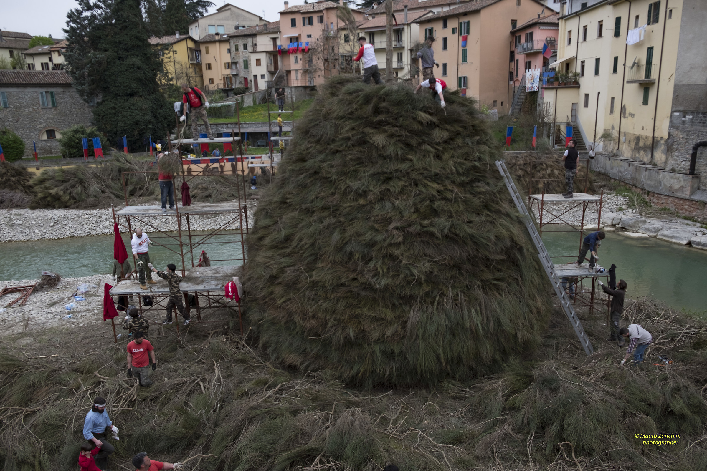 bonfire party preparation in Rocca s. Casciano