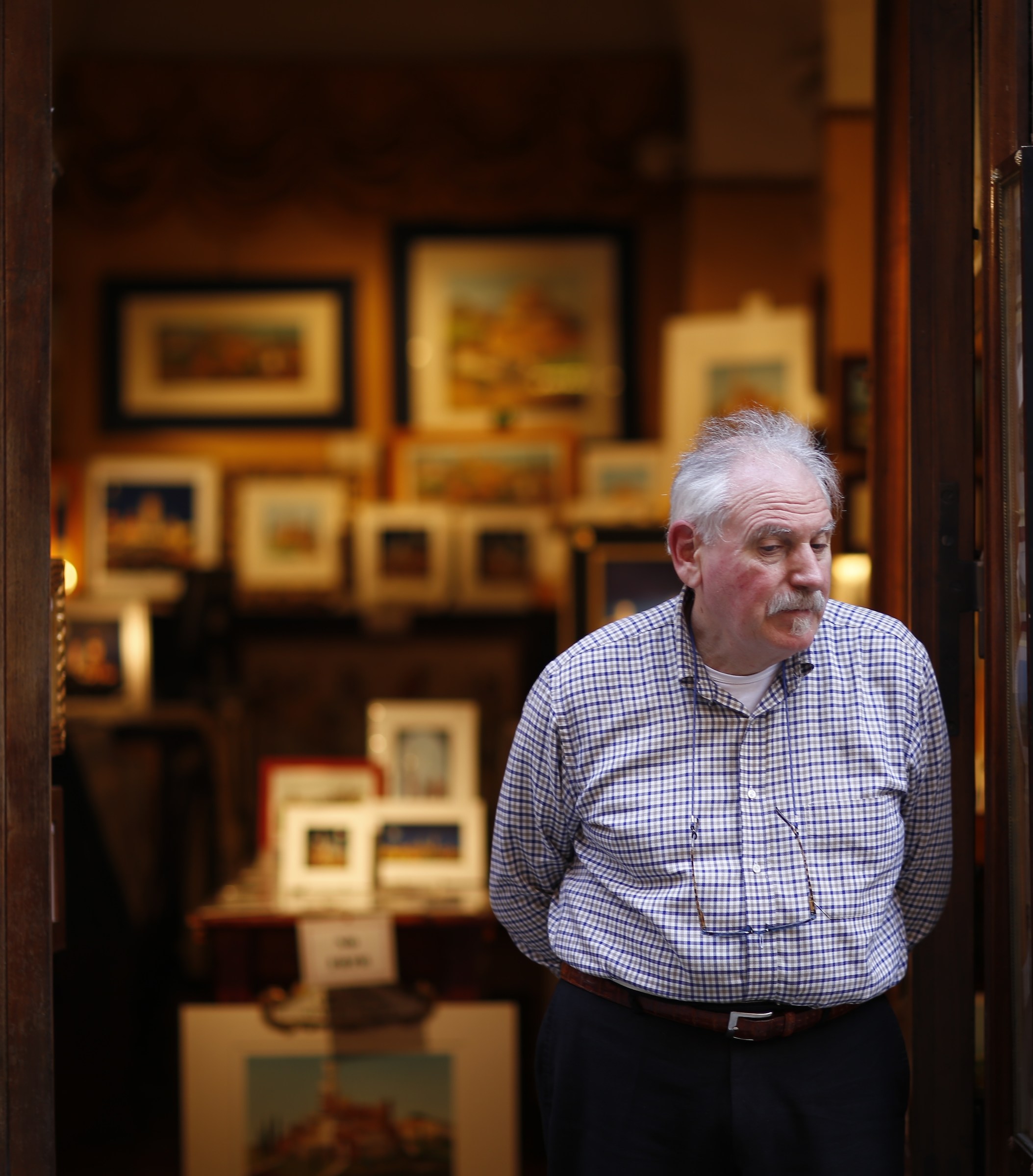 The seller of prints