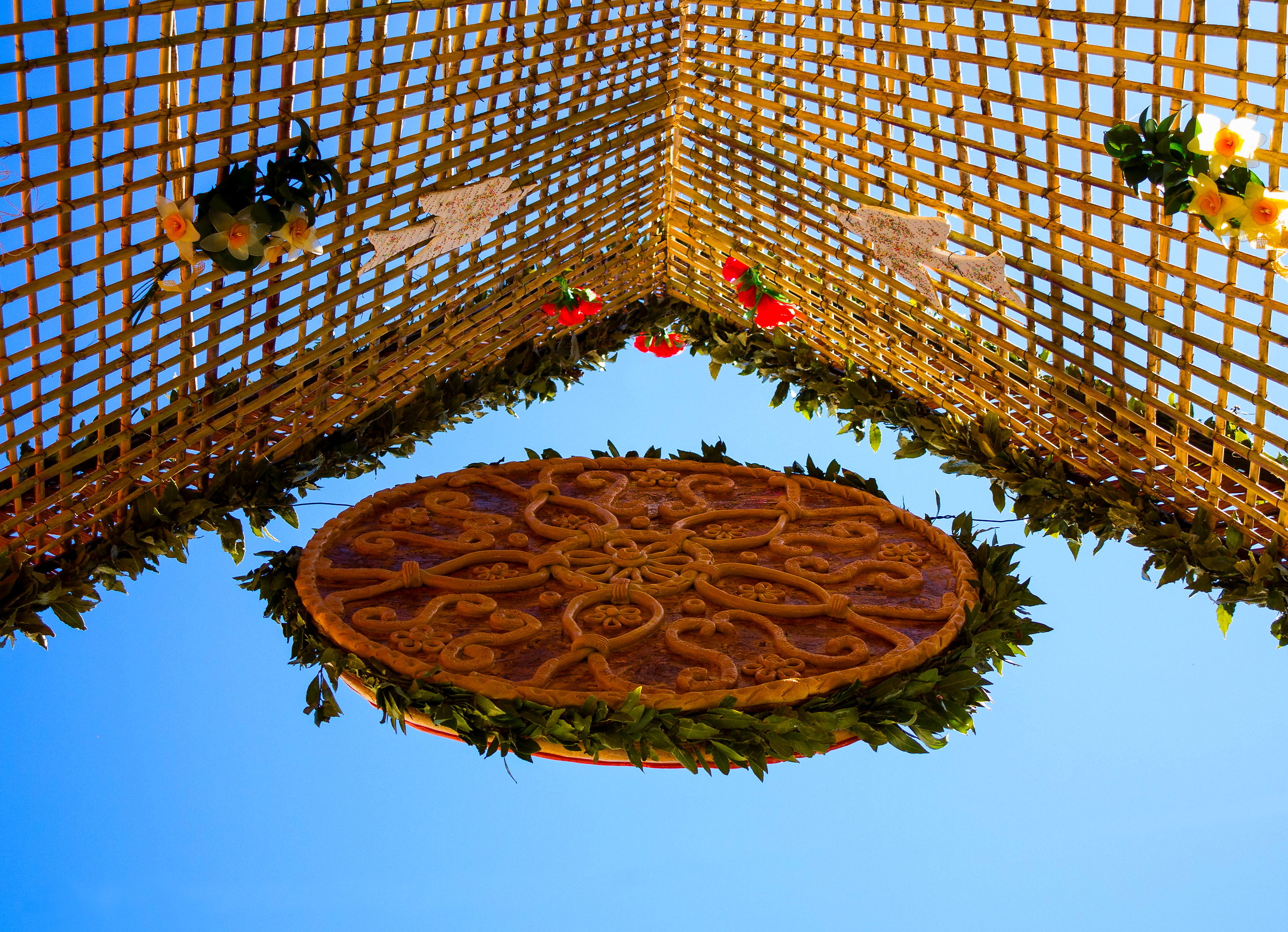 the arch and the medallion of bread