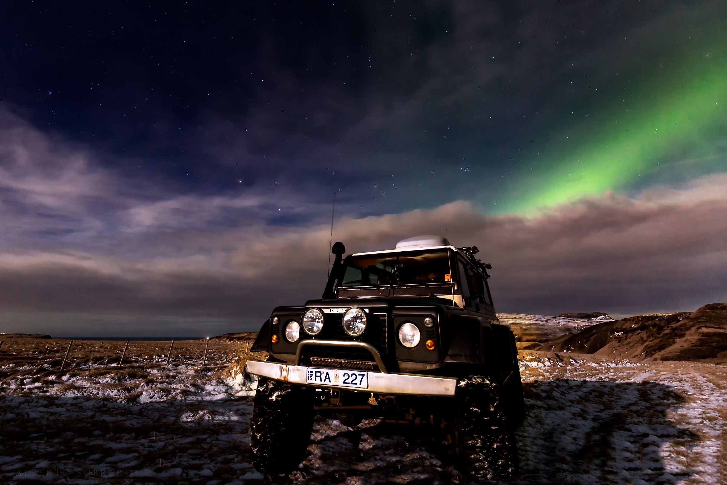 Sky, aurora and ... a Land Rover