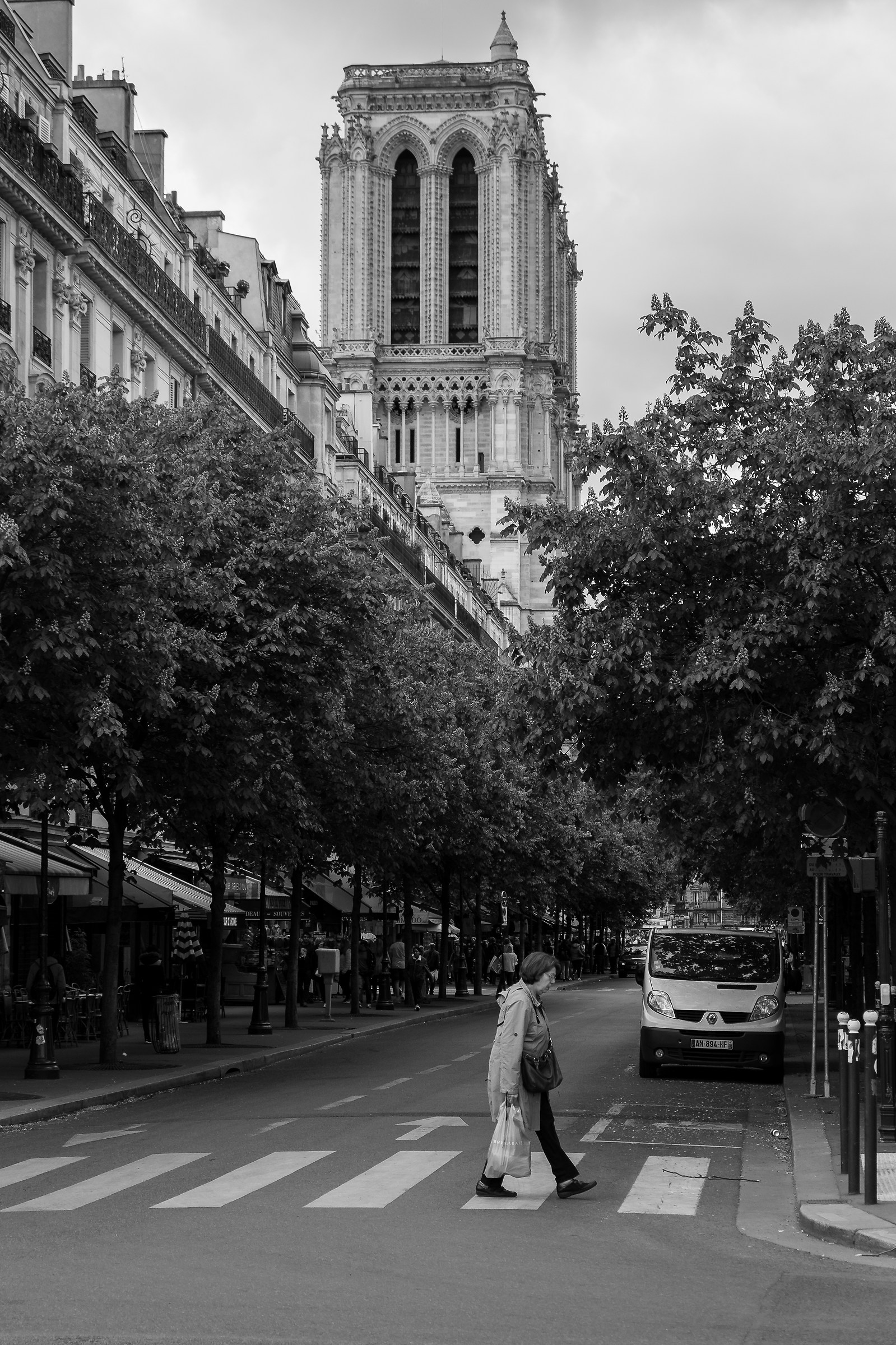 Walking lady in Paris.
