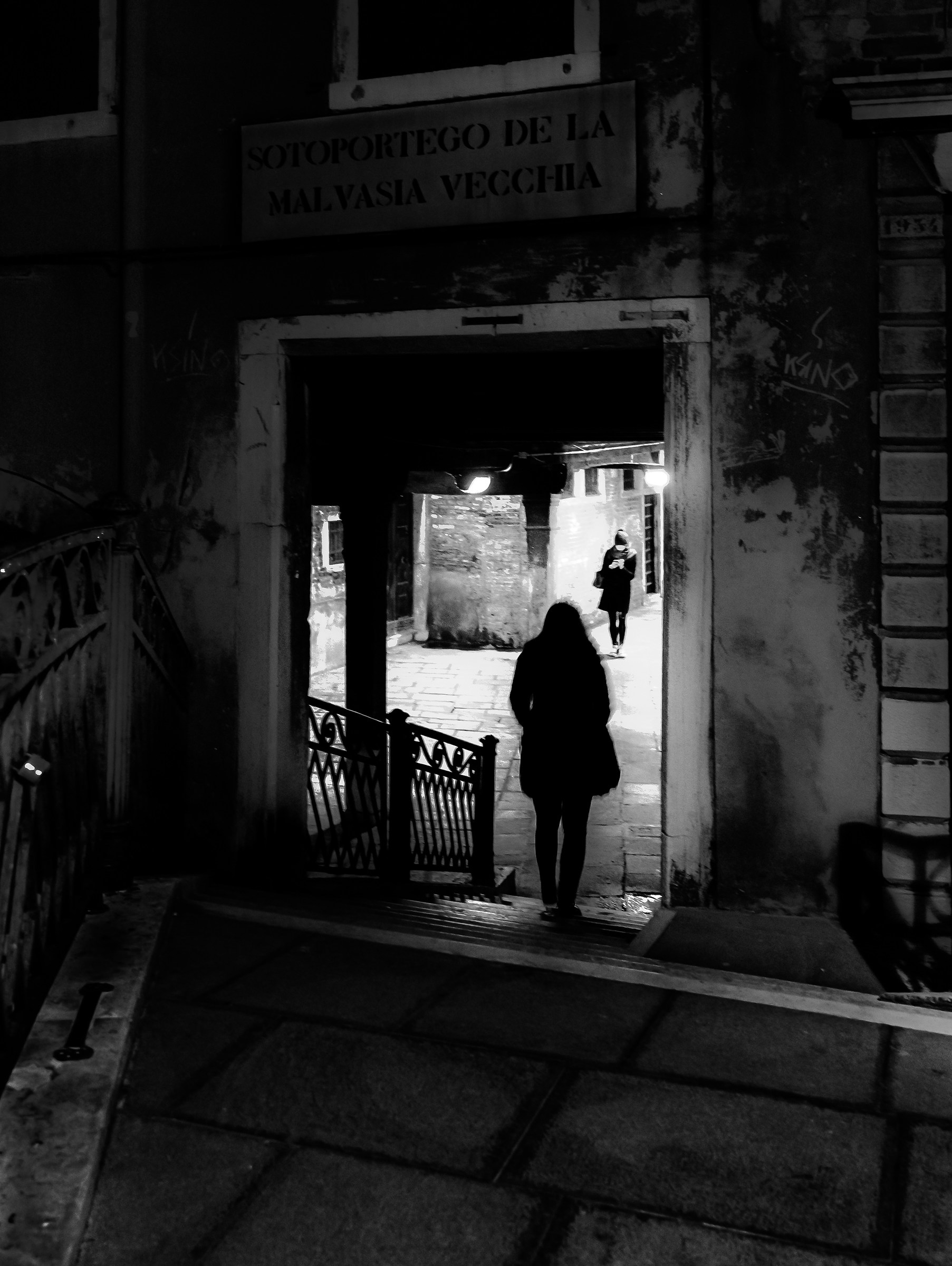 C'è chi va, c'è chi viene....