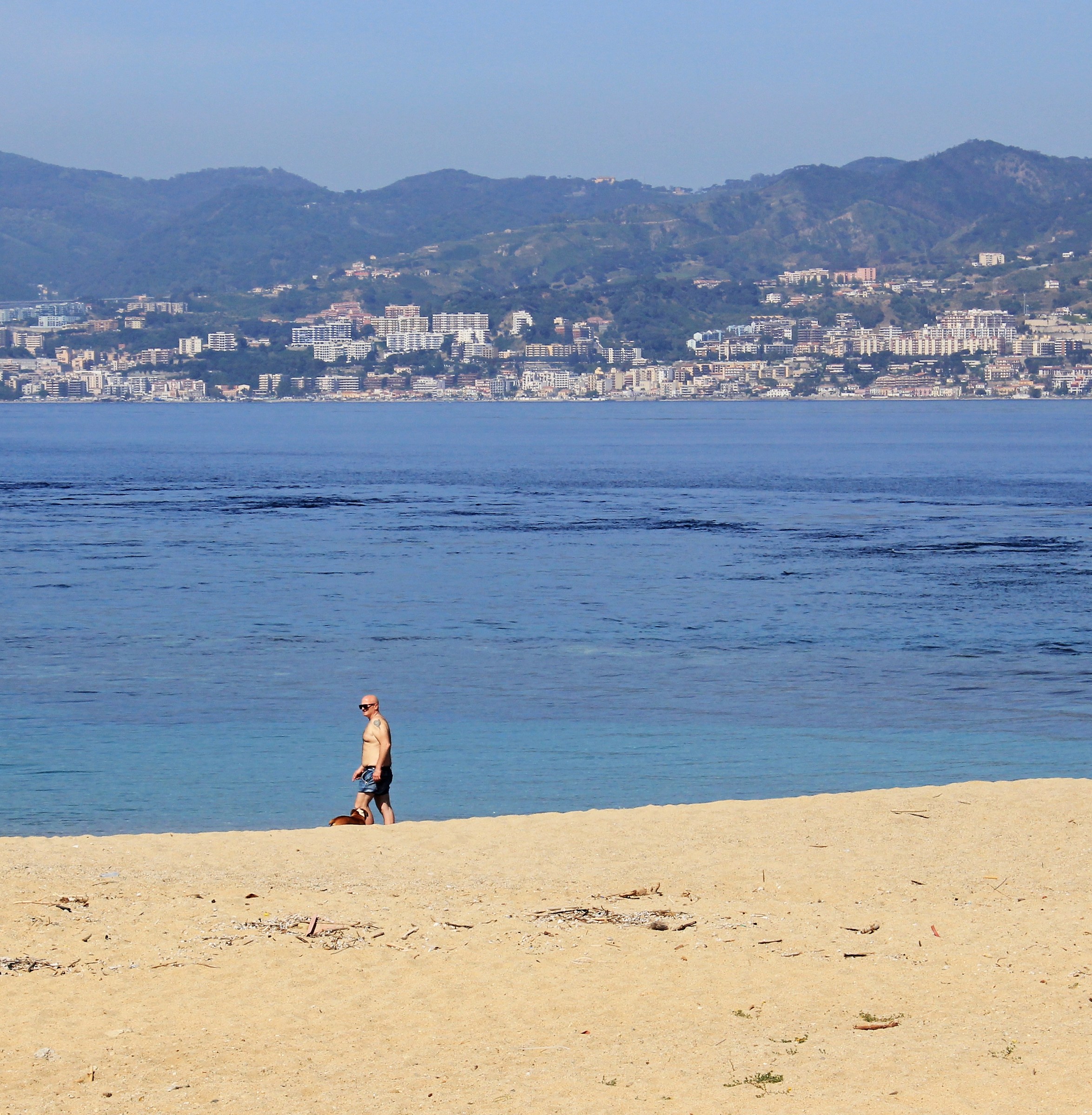 Release the sea. Free beaches!