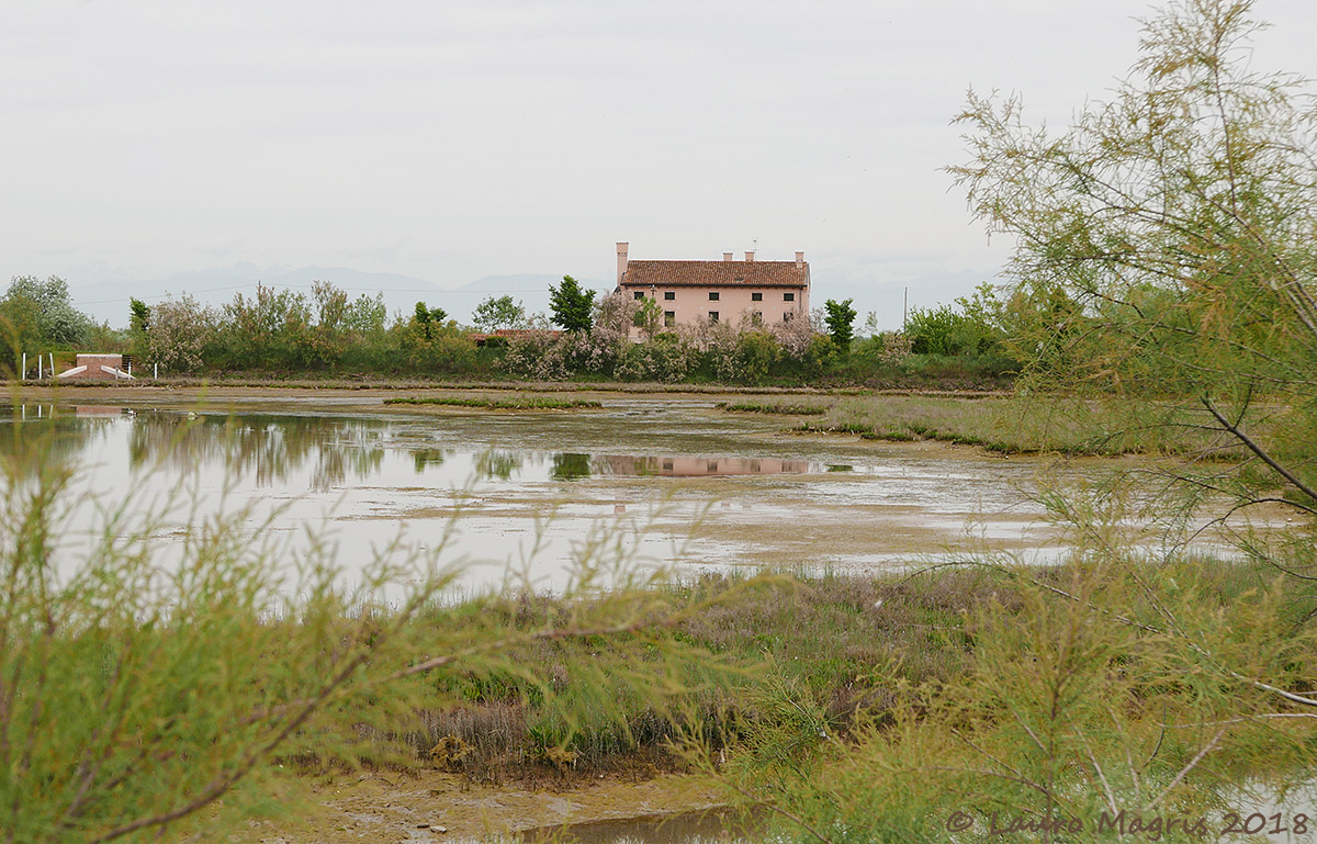 Casone between sandbanks and fishing valleys