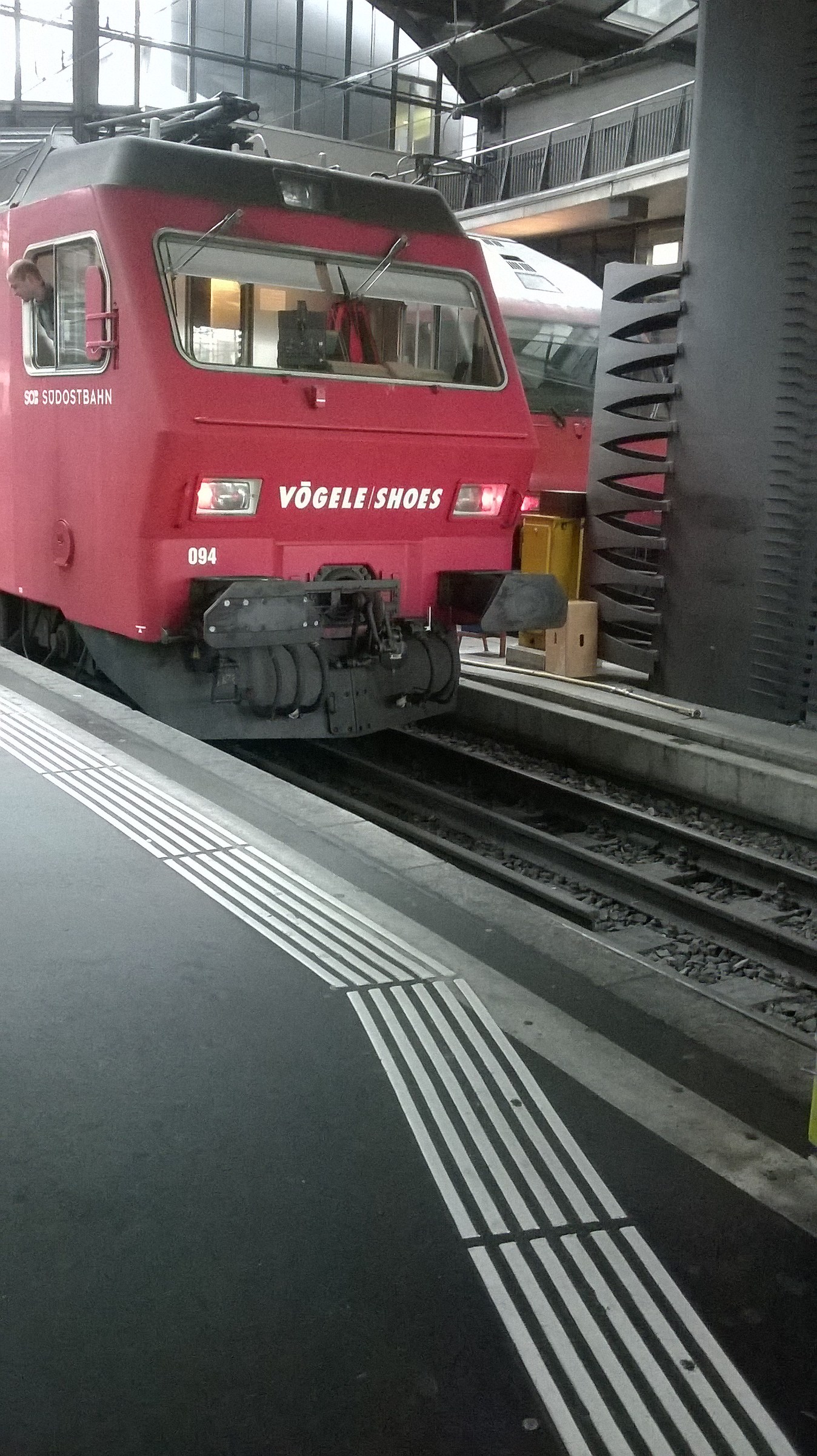 SOB Re 456 094-2 a Luzern con Voralpen Express