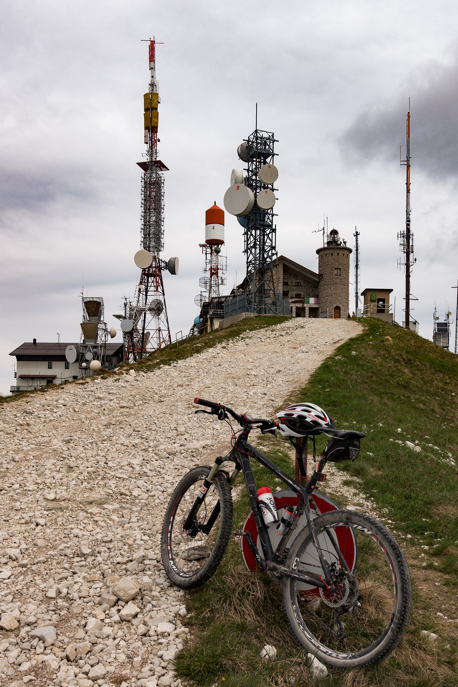 in mtb verso Col Visentin