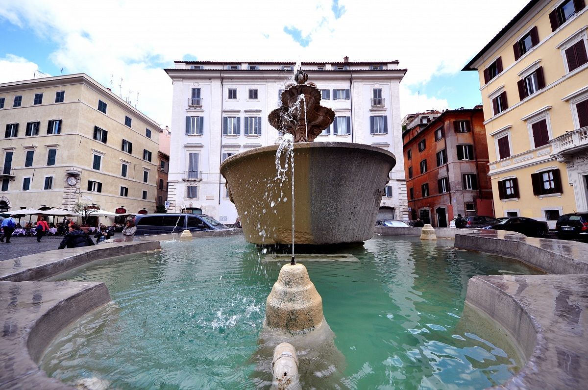 Roma, P.zza Farnese - prospettive estreme