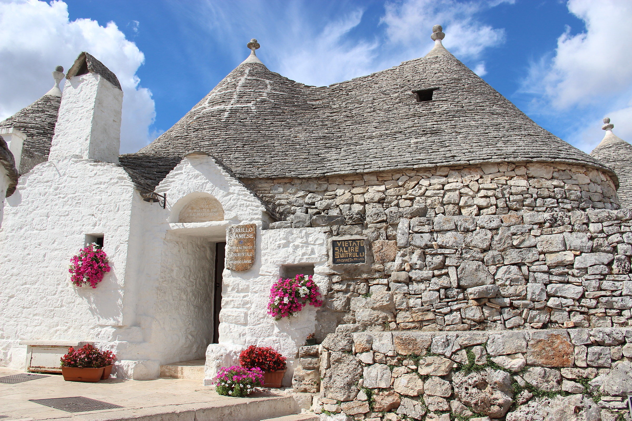 Trullo in Bloom