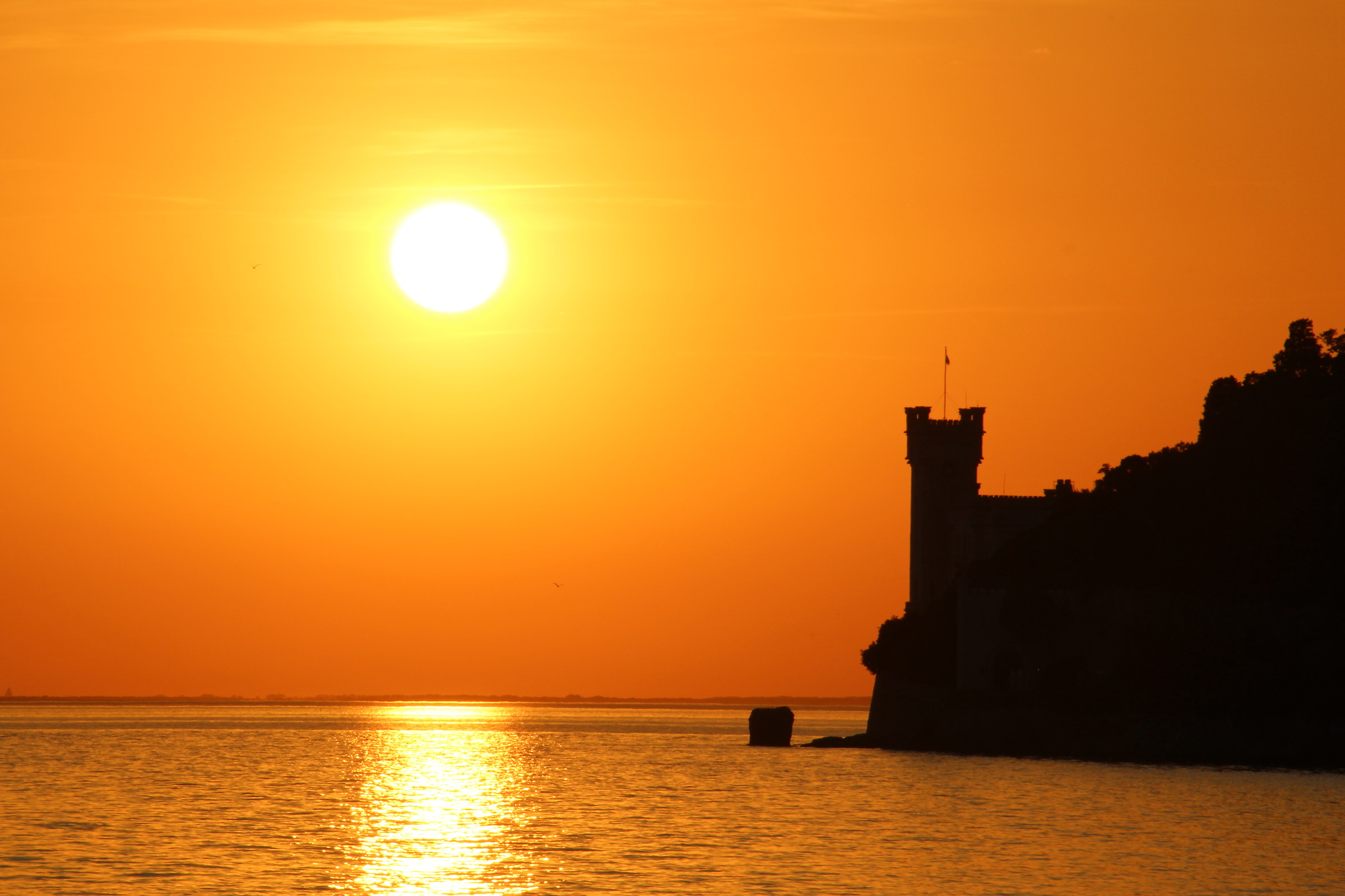 Tramonto, il castello