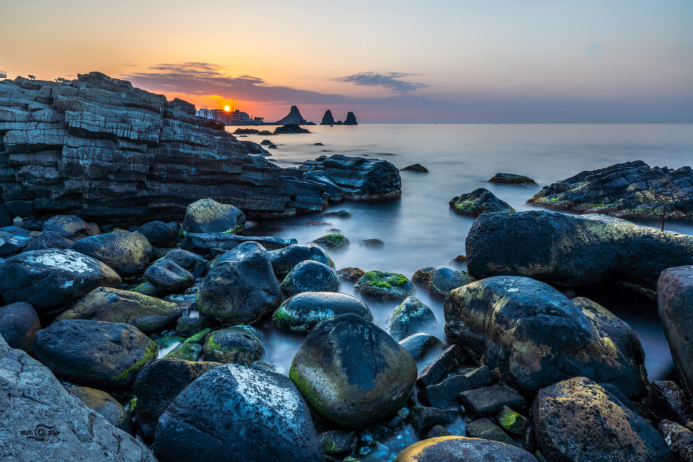 L'alba dai faraglioni