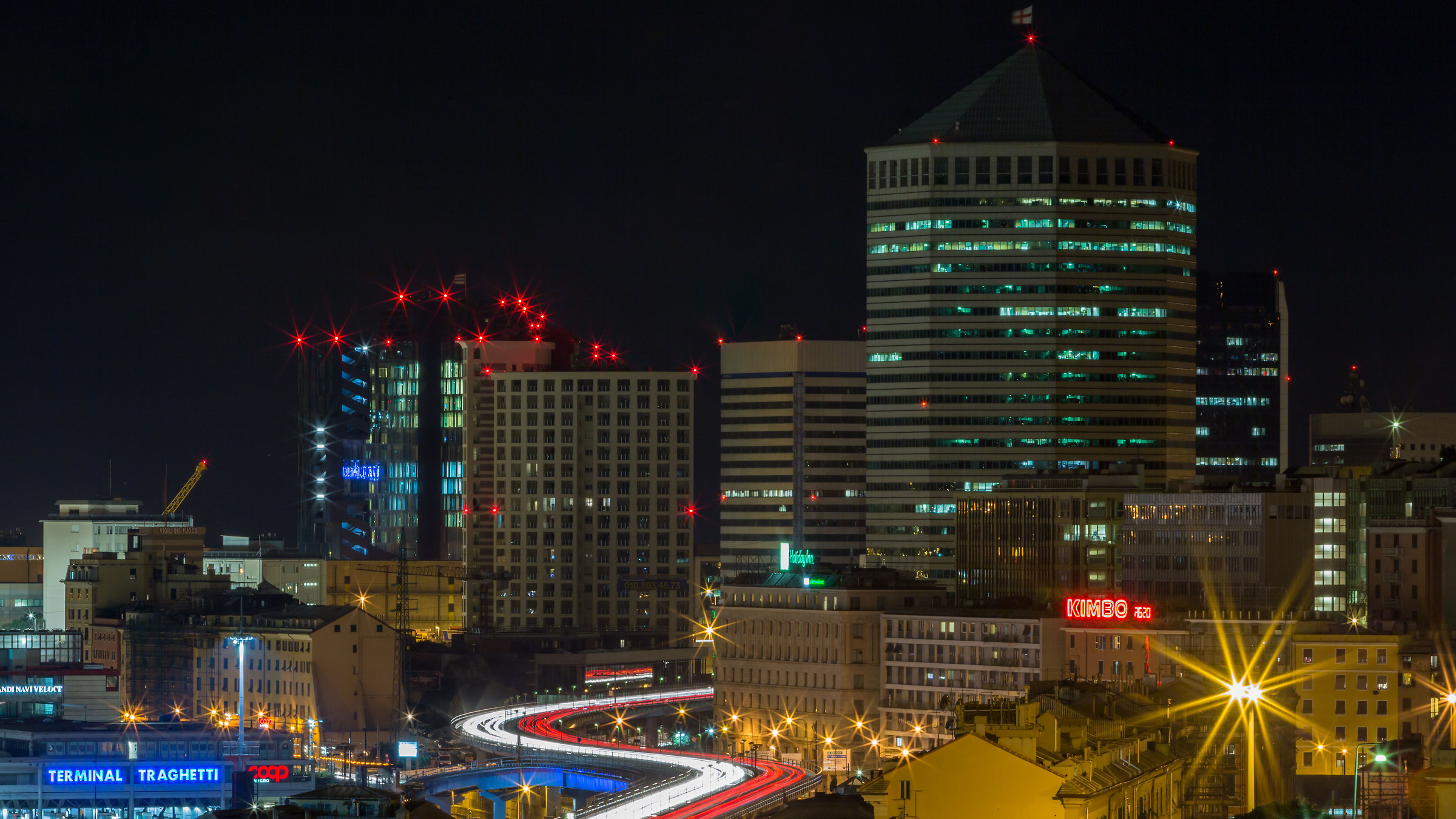 Genova dopo il tramonto