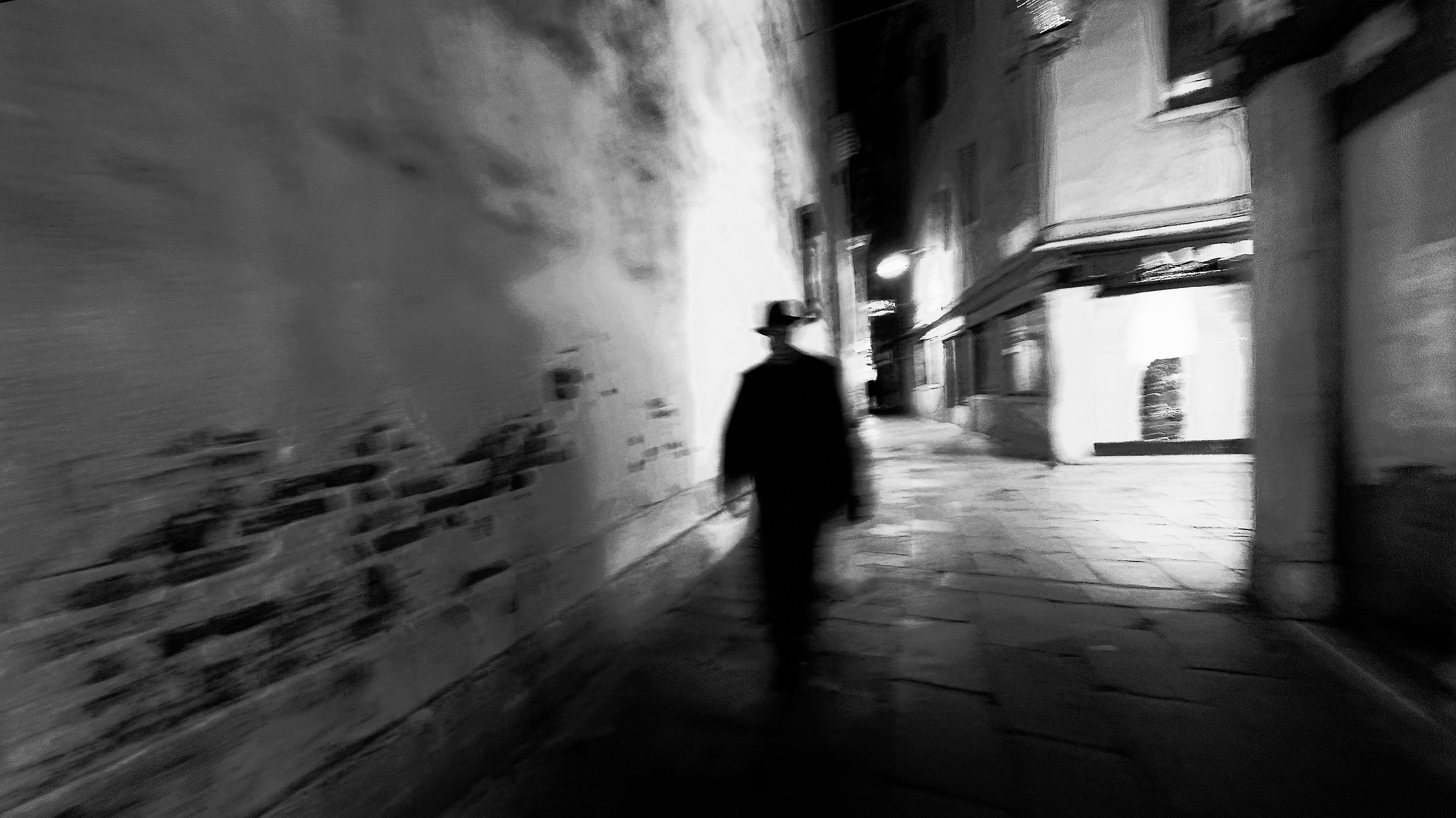 The Shadow Man-living in Venice