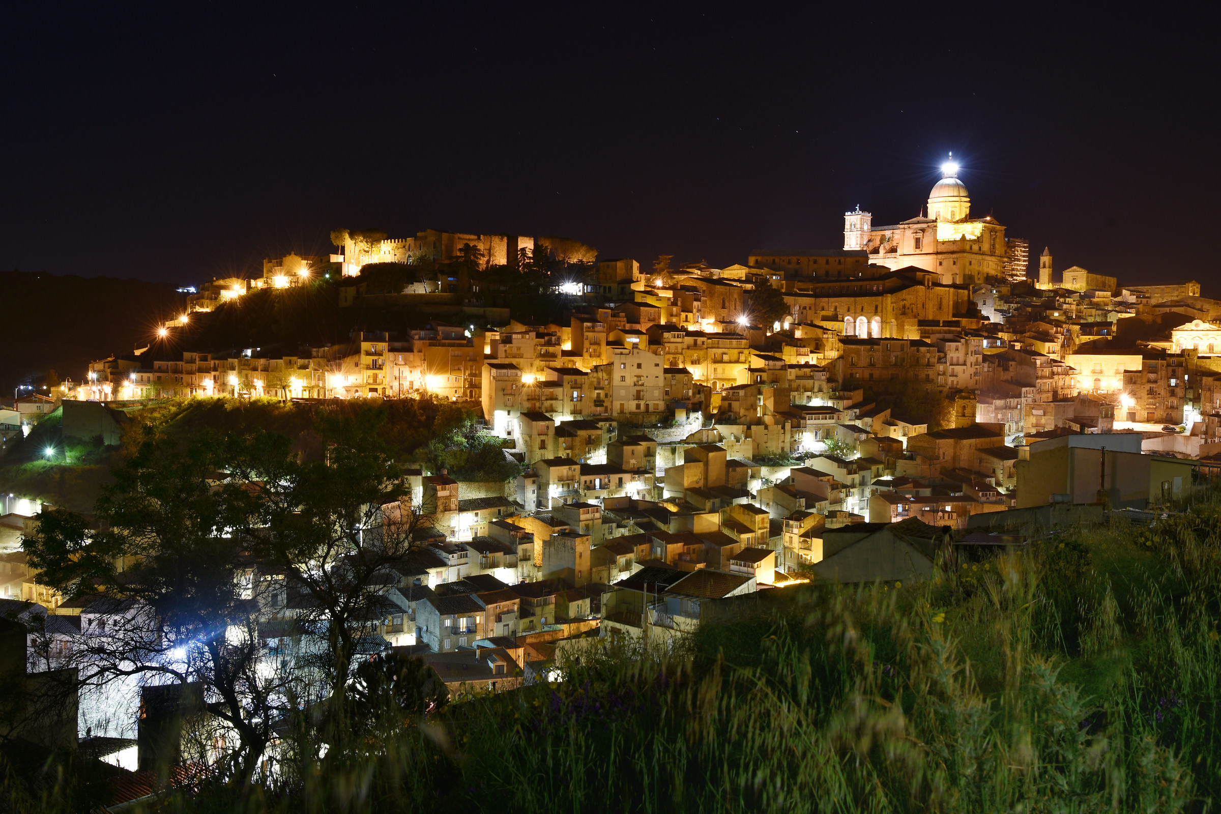 PIAZZA ARMERINA at night