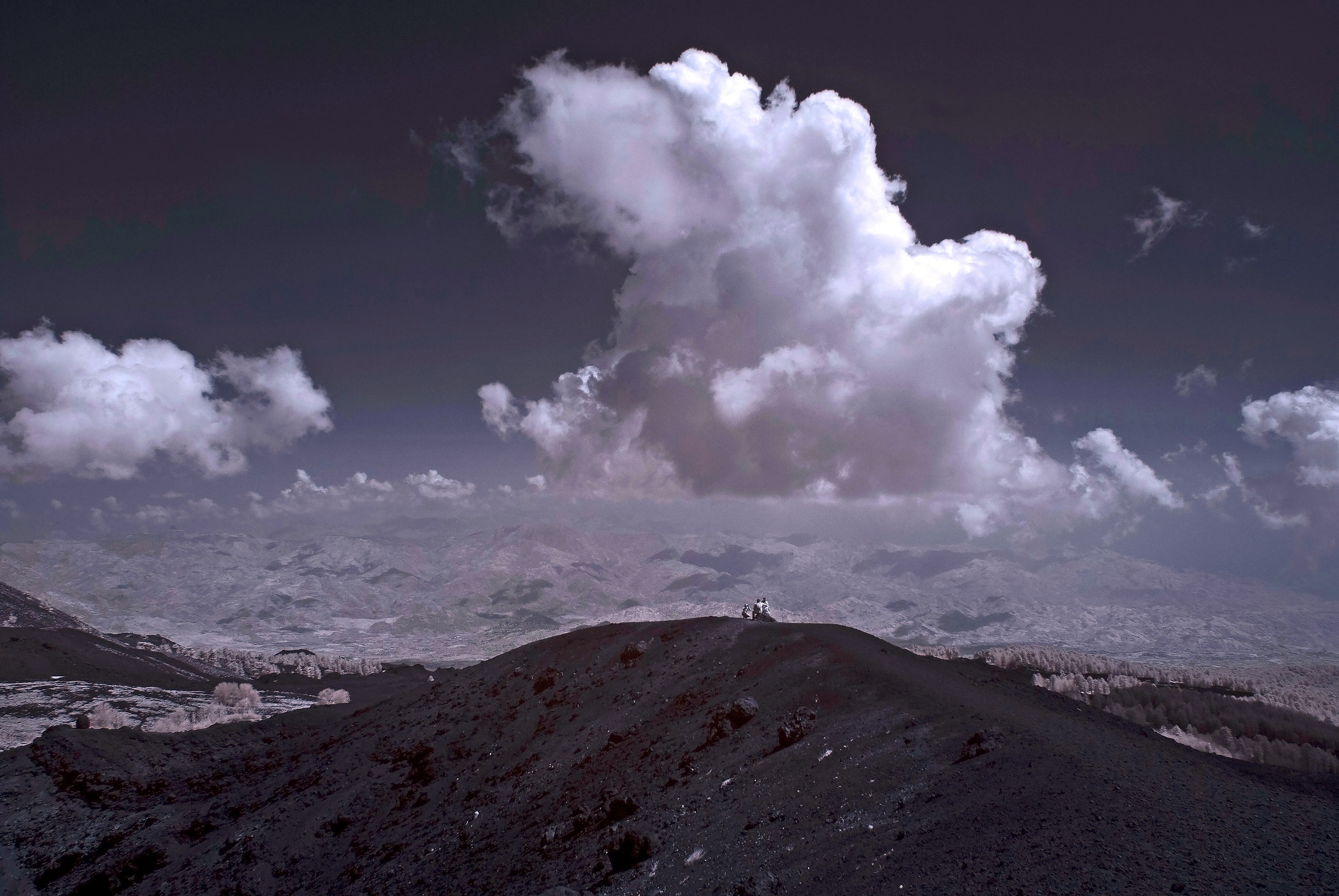 Sul cratere, guardando verso Est