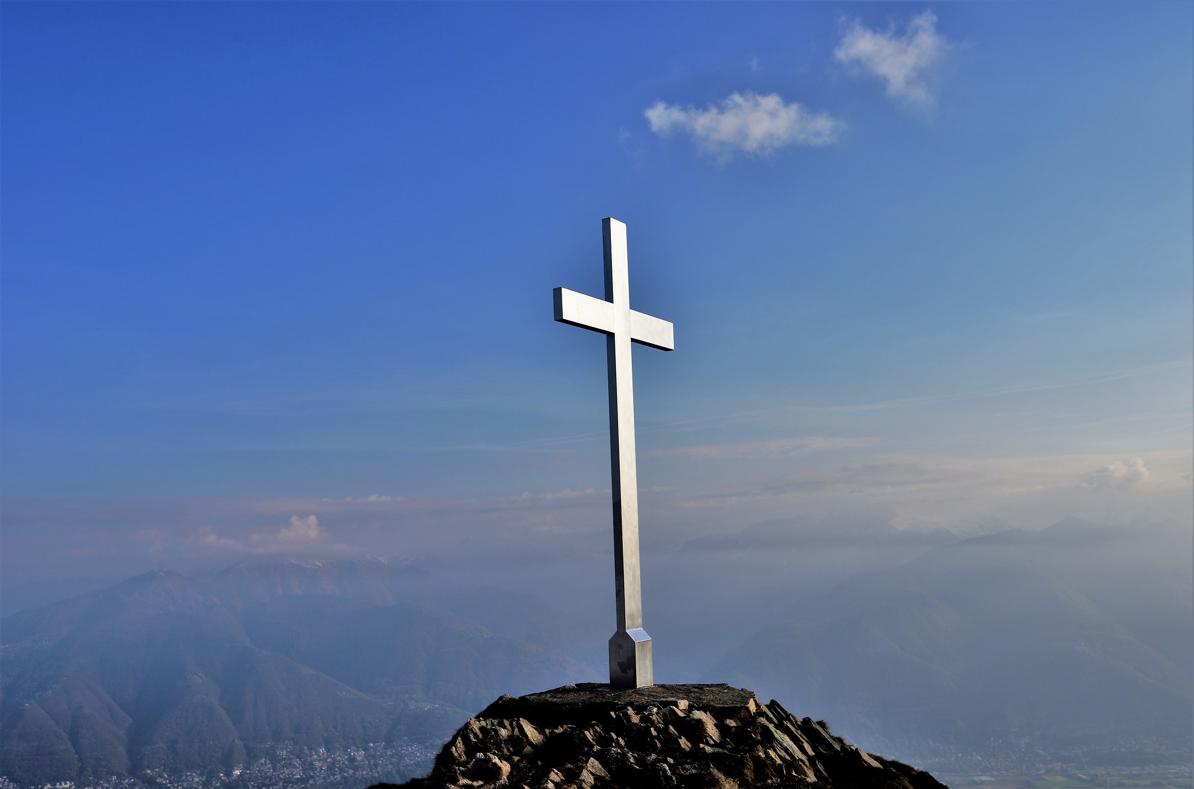 The cross just below the ridge point of arrival