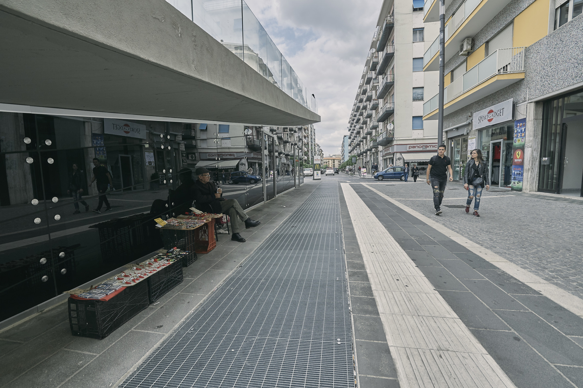 Between waiting and indifference