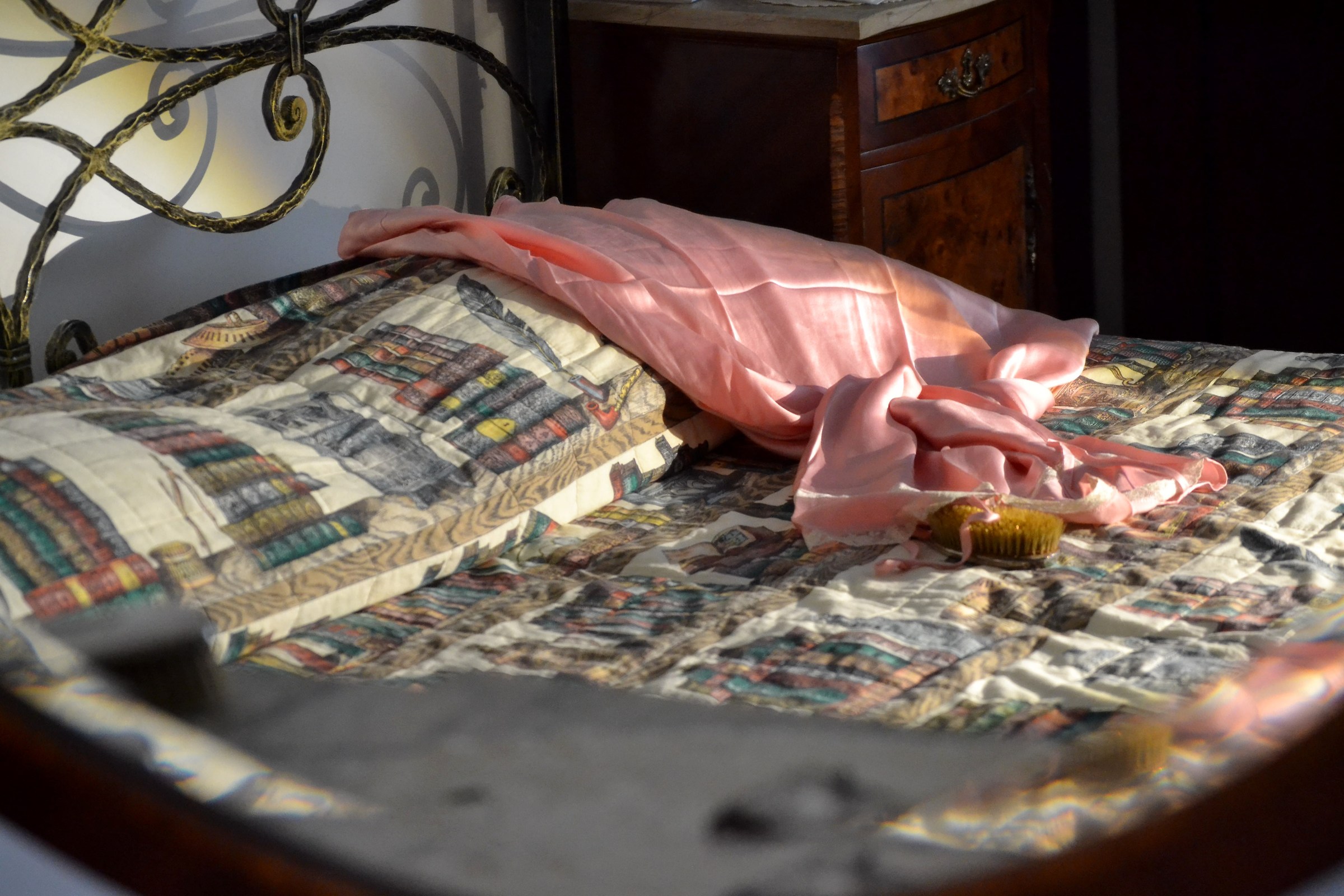 La spazzola e lo specchio