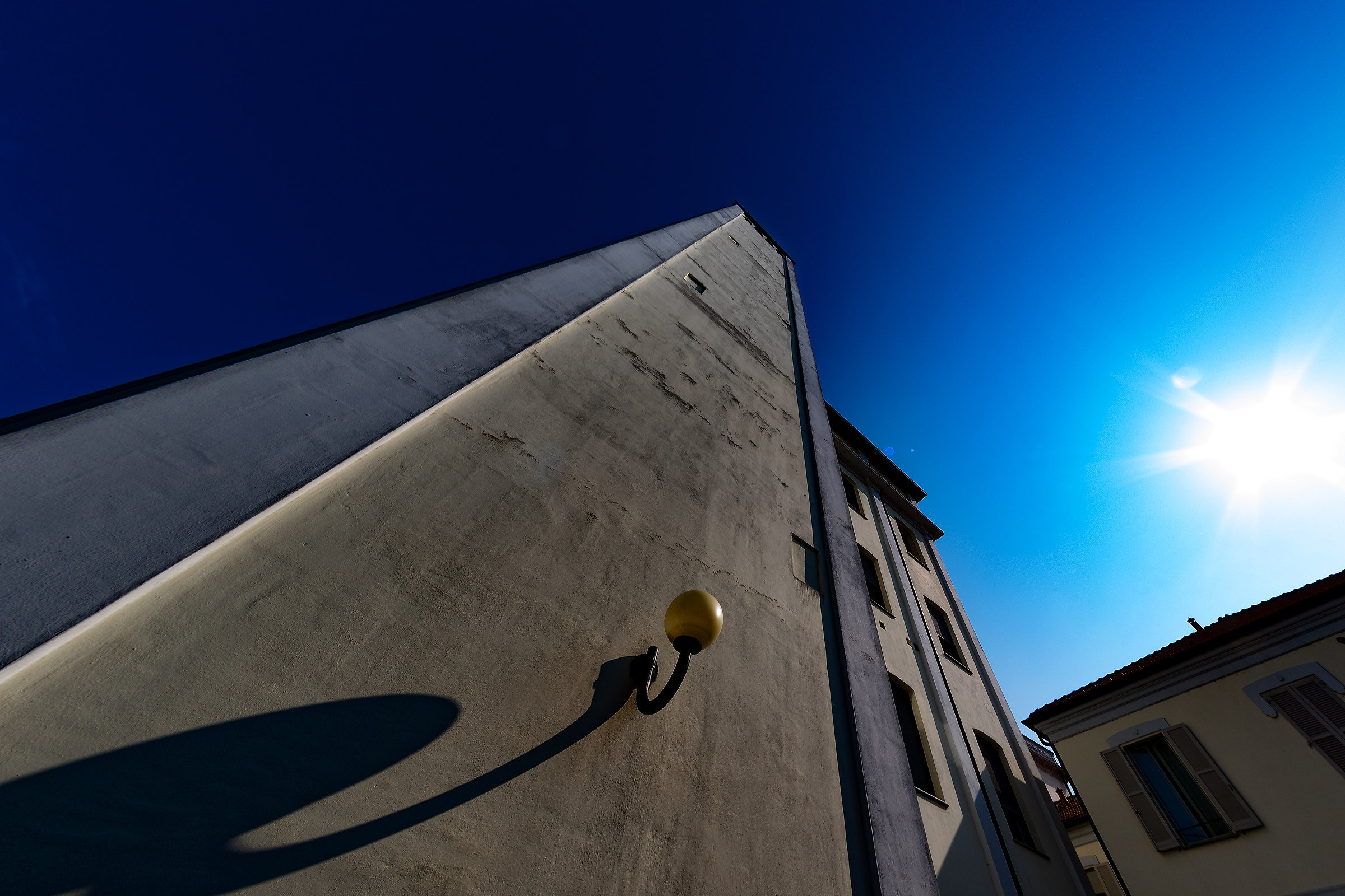 La torre del Ventennio resiste ancora