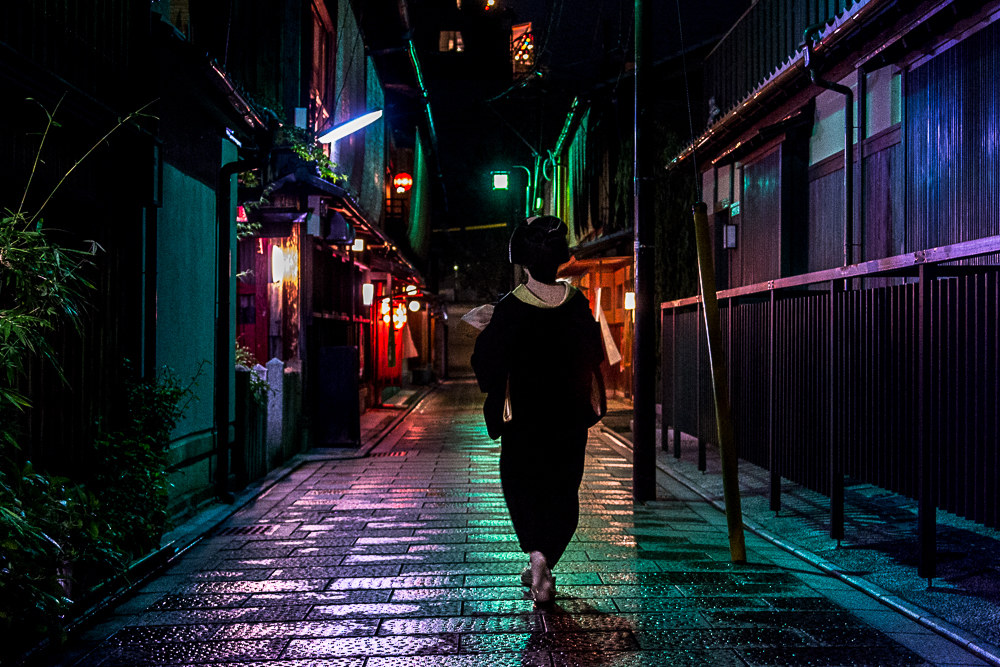 Walking through the streets of Gion