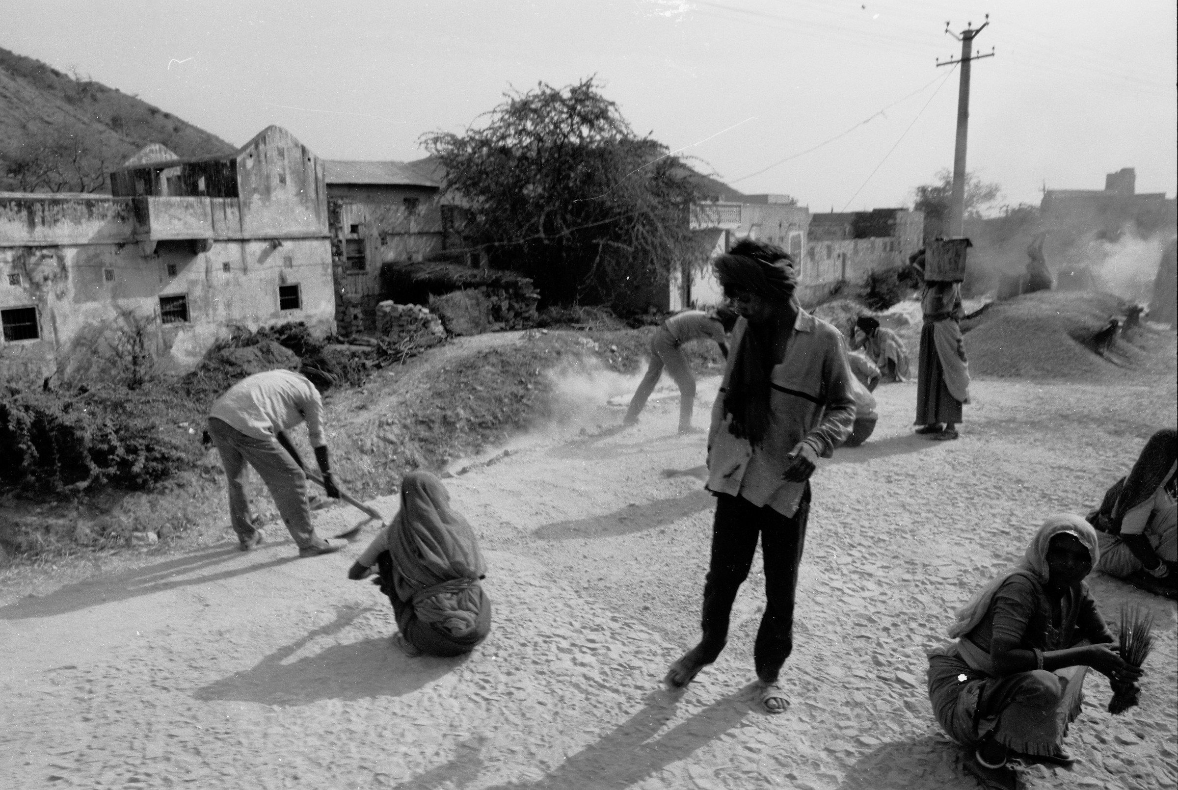 Donne alla costruzione della strada 1