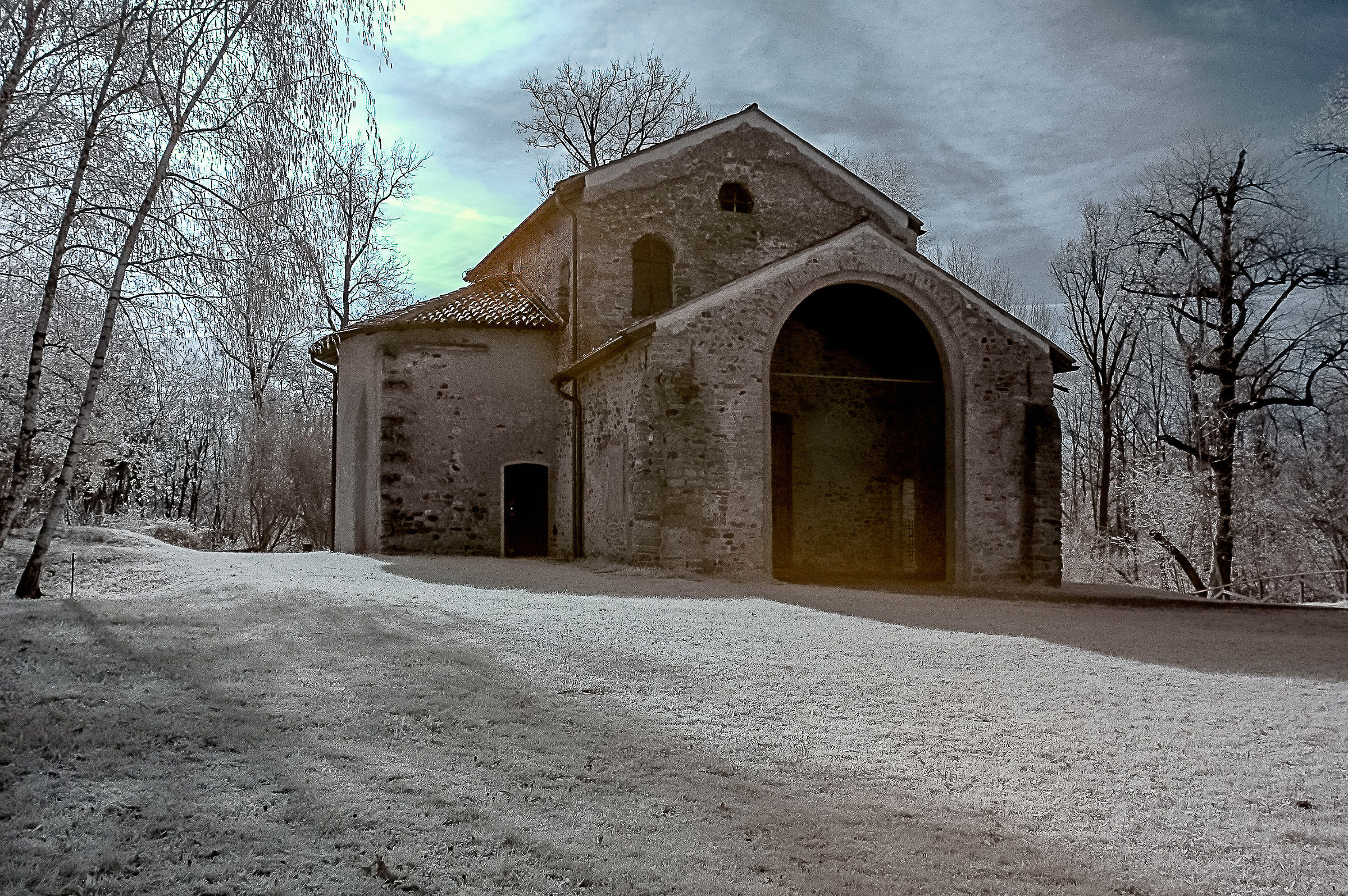 Santa Maria Foris Portas - fronte